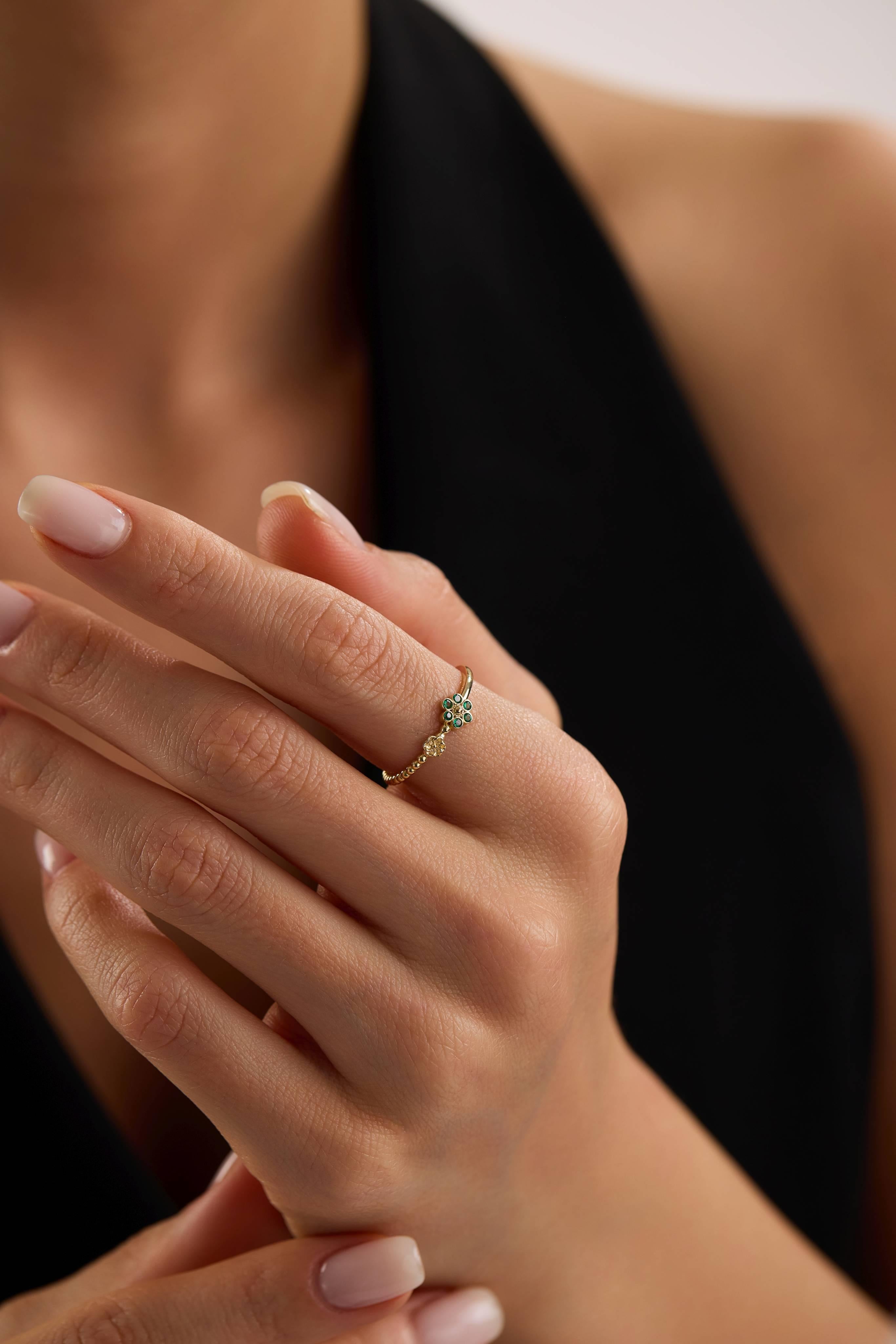 14 Ayar Minimal Motifli Çiçek Altın Yüzük