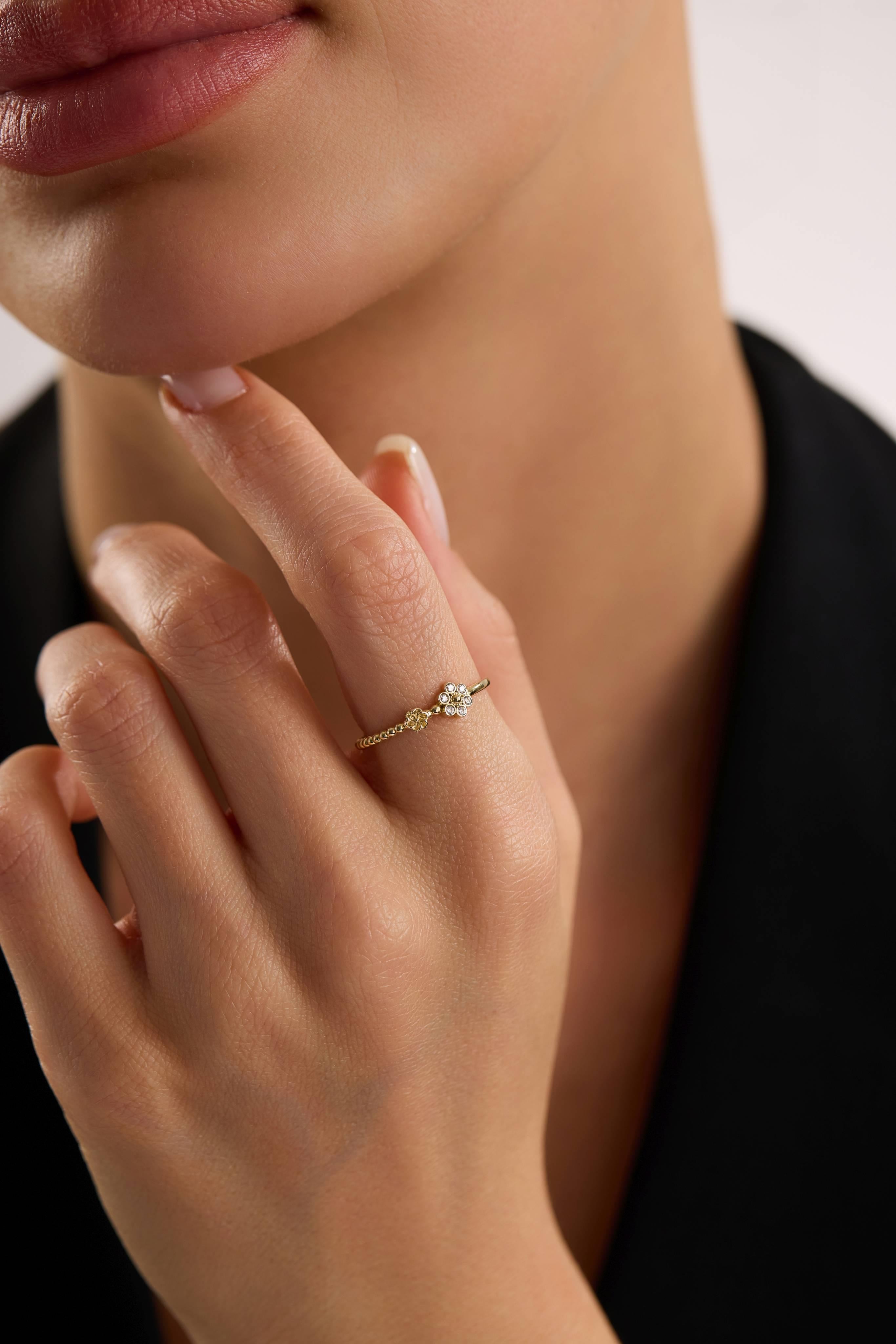 14 Ayar Minimal Motifli Çiçek Altın Yüzük