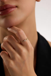 14 Ayar Minimal Motifli Çiçek Altın Yüzük