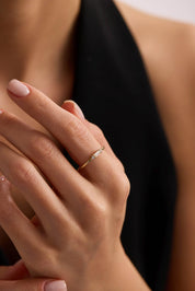 14 Ayar Minimal Taşlı Altın Yüzük