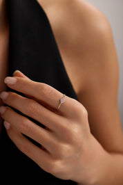 14 Ayar Minimal Taşlı Altın Yüzük