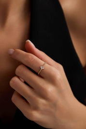 14 Ayar Minimal Taşlı Altın Yüzük