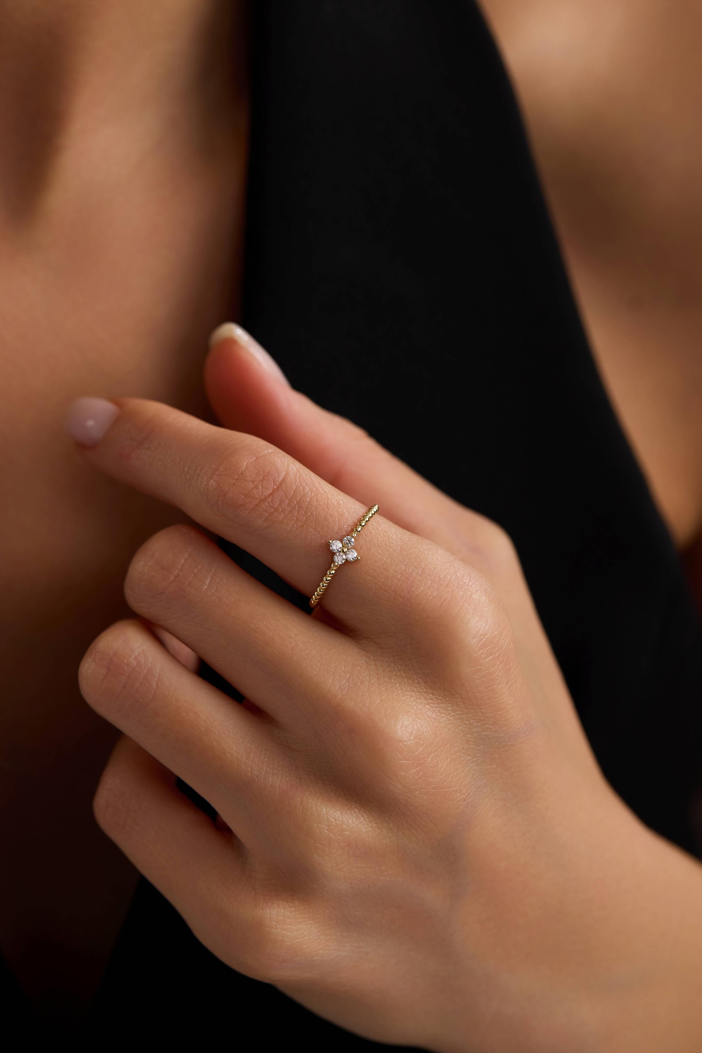 14 Ayar Minimal Taşlı Altın Yüzük