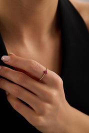 14 Ayar Minimal Taşlı Altın Yüzük