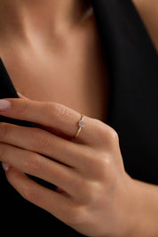 14 Ayar Minimal Taşlı Altın Yüzük (Renk Seçenekleriyle)