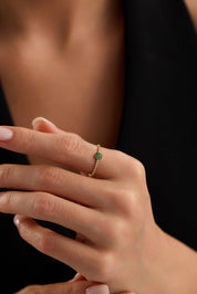 14 Ayar Minimal Taşlı Çiçek Altın Yüzük (Renk Seçenekleriyle)