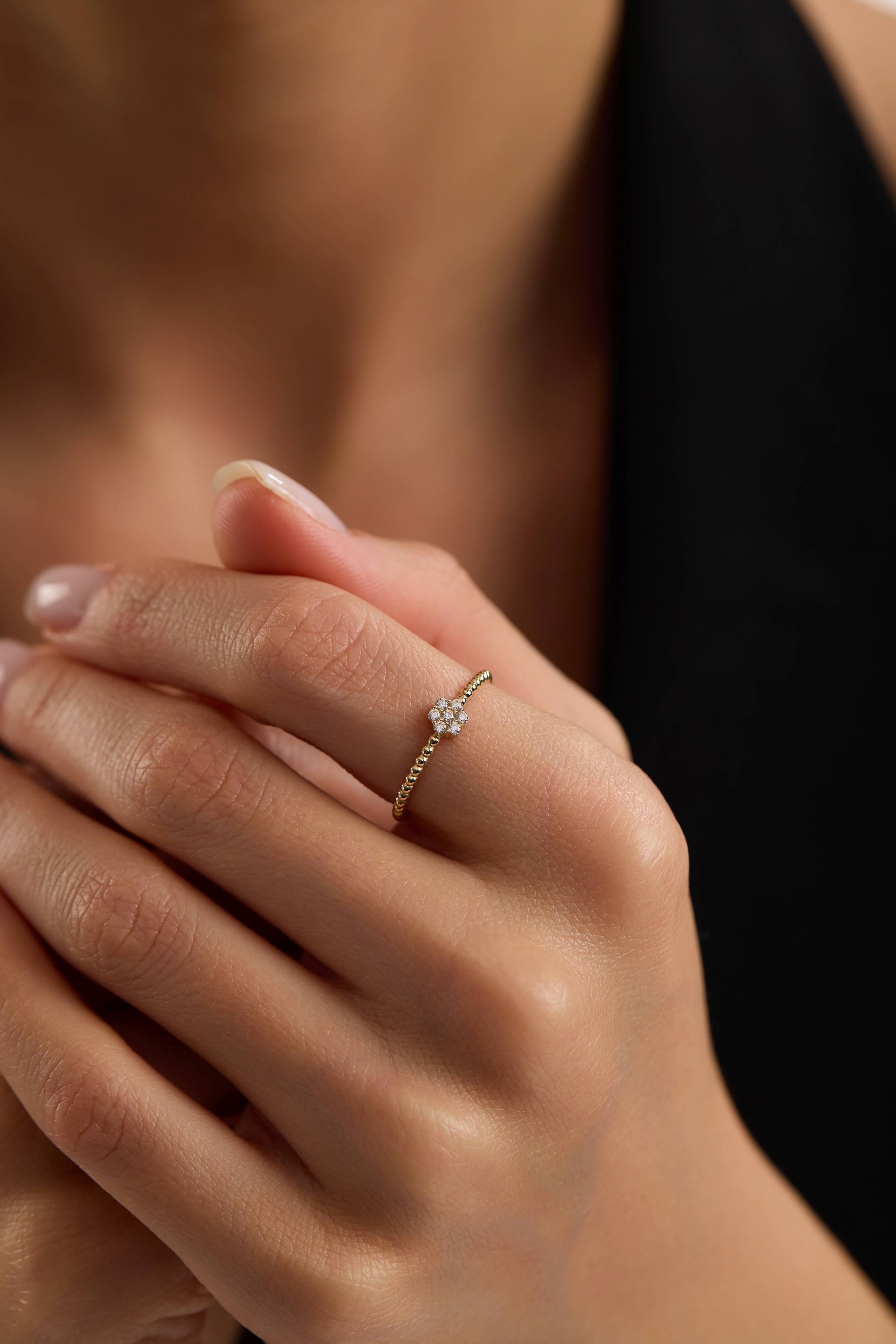 14 Ayar Minimal Taşlı Çiçek Altın Yüzük (Renk Seçenekleriyle)