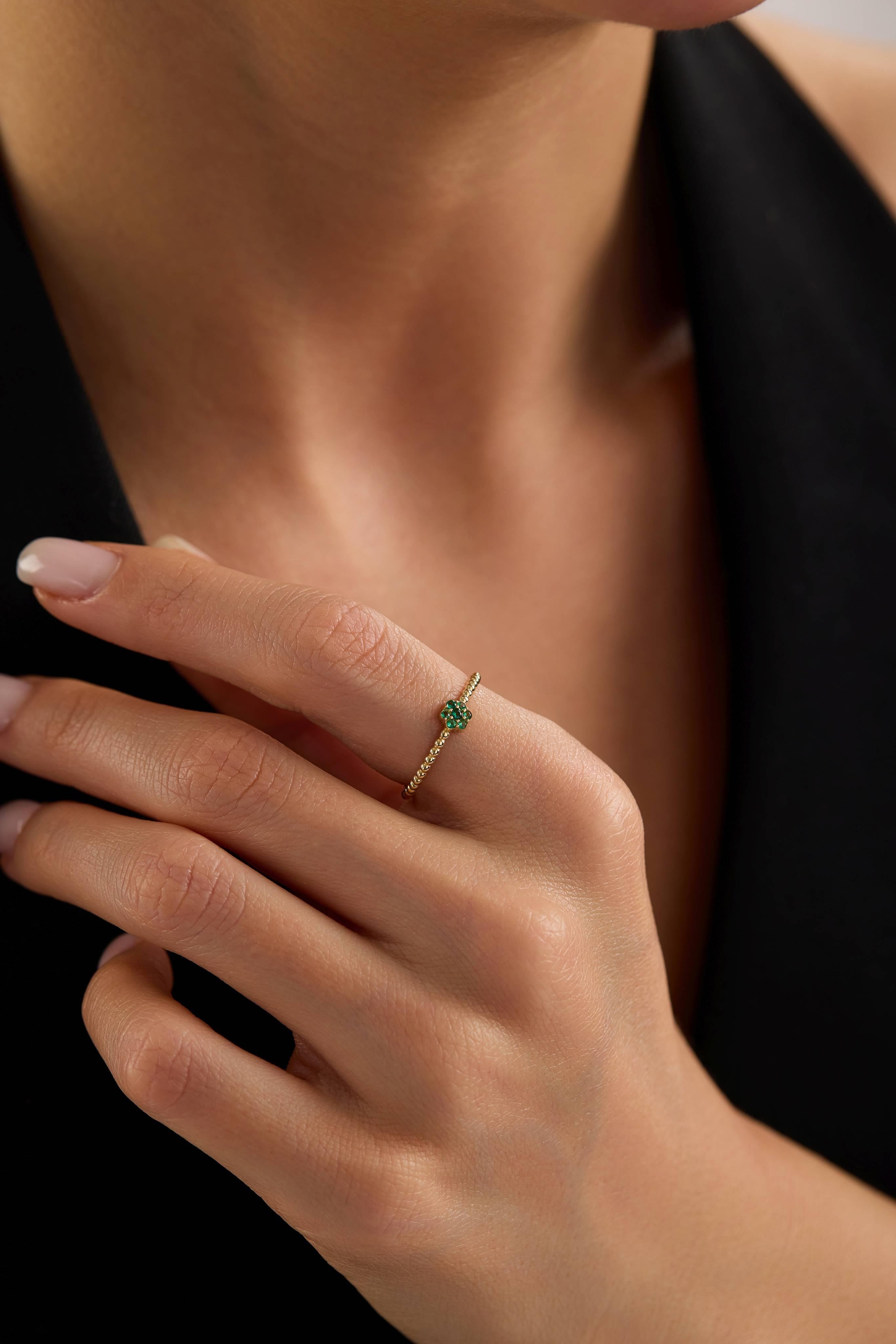 14 Ayar Minimal Taşlı Çiçek Altın Yüzük (Renk Seçenekleriyle)