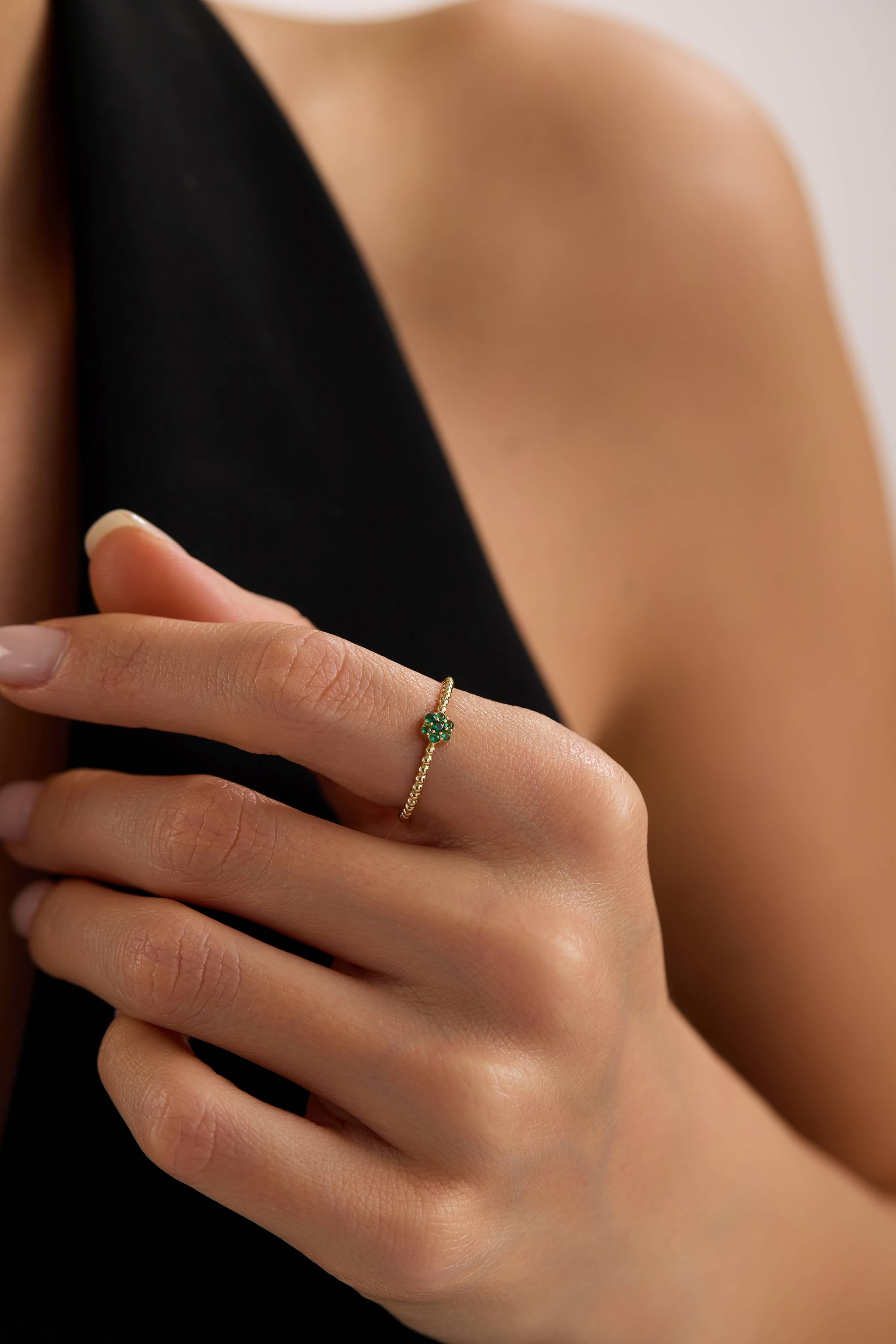 14 Ayar Minimal Taşlı Çiçek Altın Yüzük (Renk Seçenekleriyle)