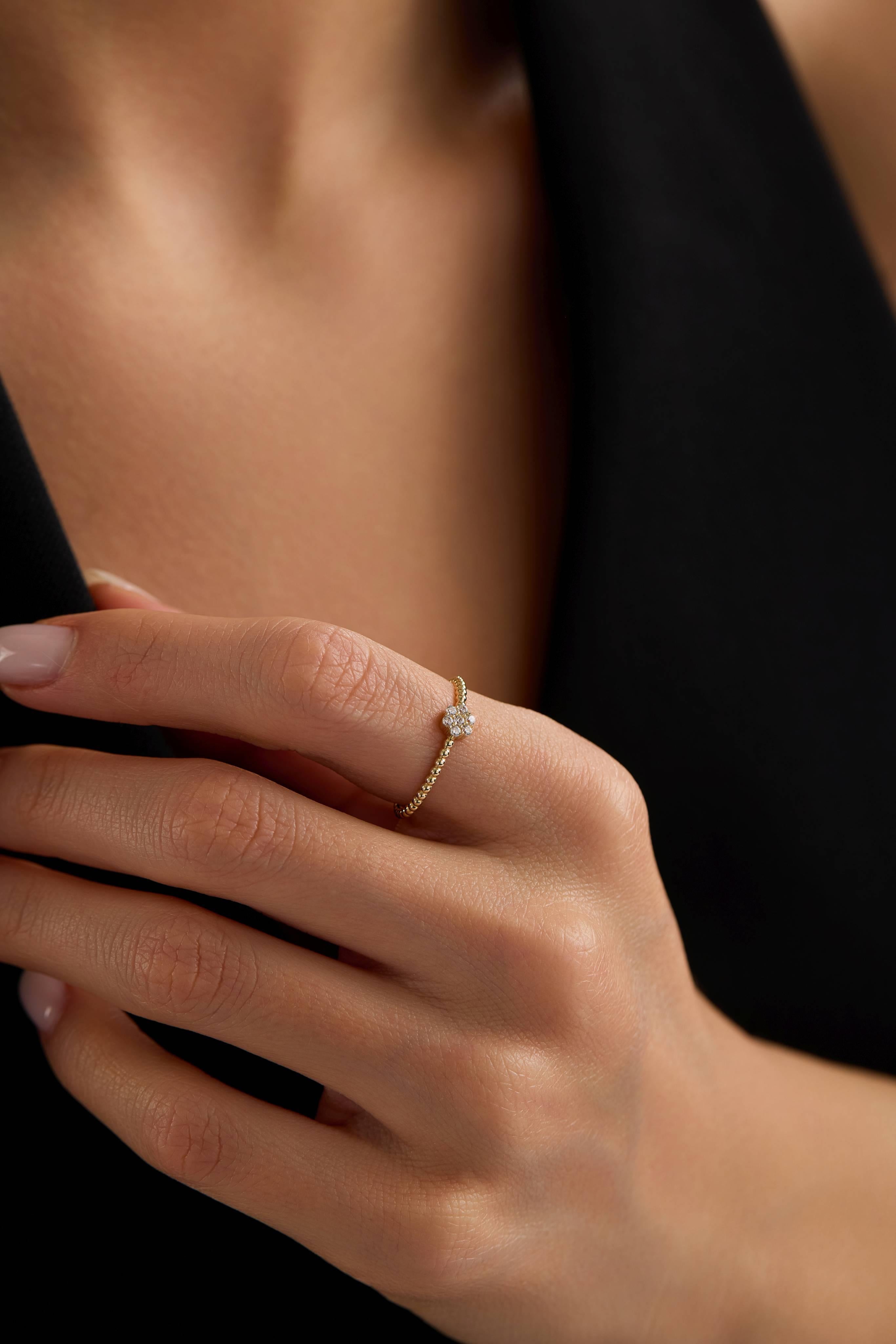 14 Ayar Minimal Taşlı Çiçek Altın Yüzük (Renk Seçenekleriyle)