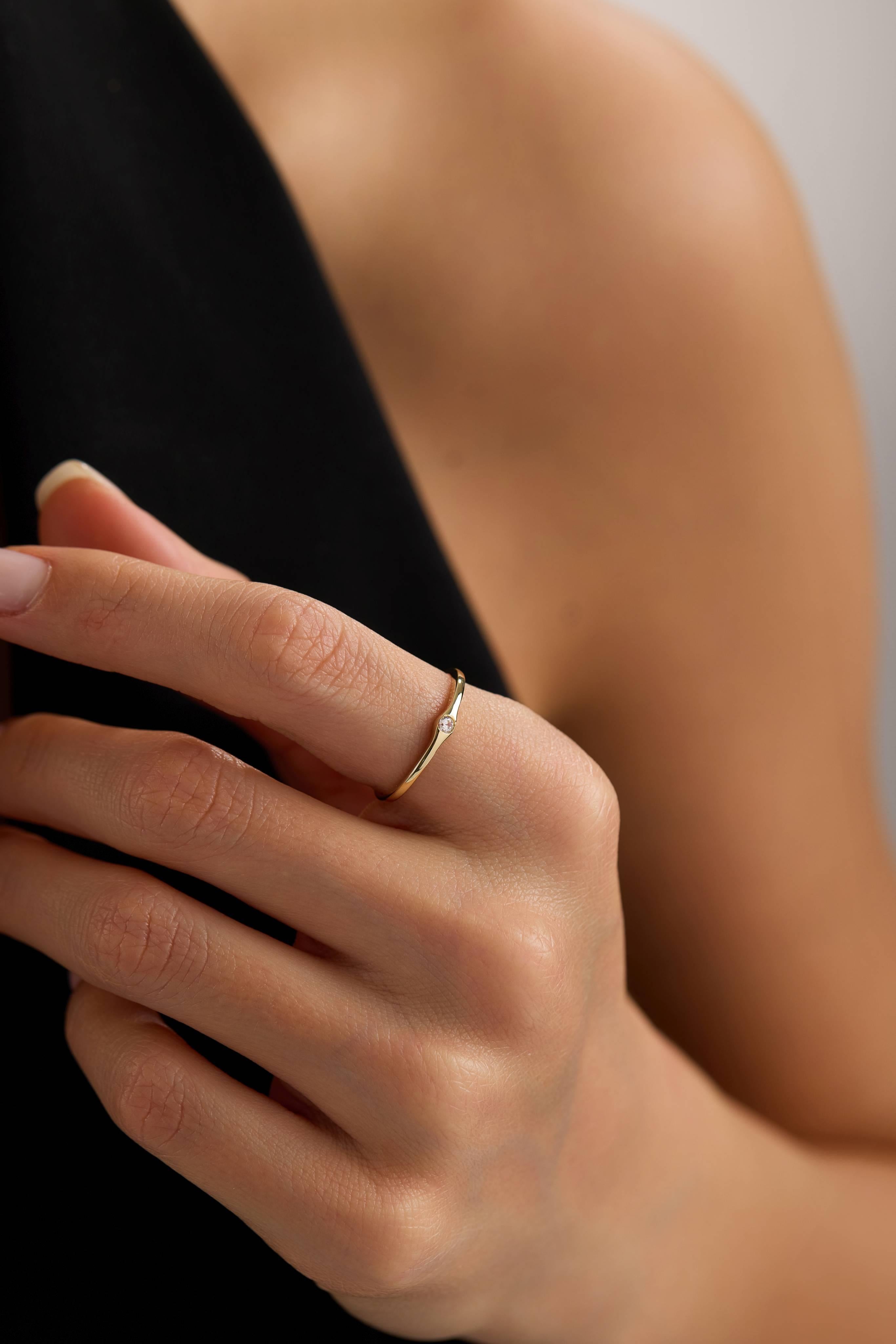 14 Ayar Minimal Tektaş Altın Yüzük