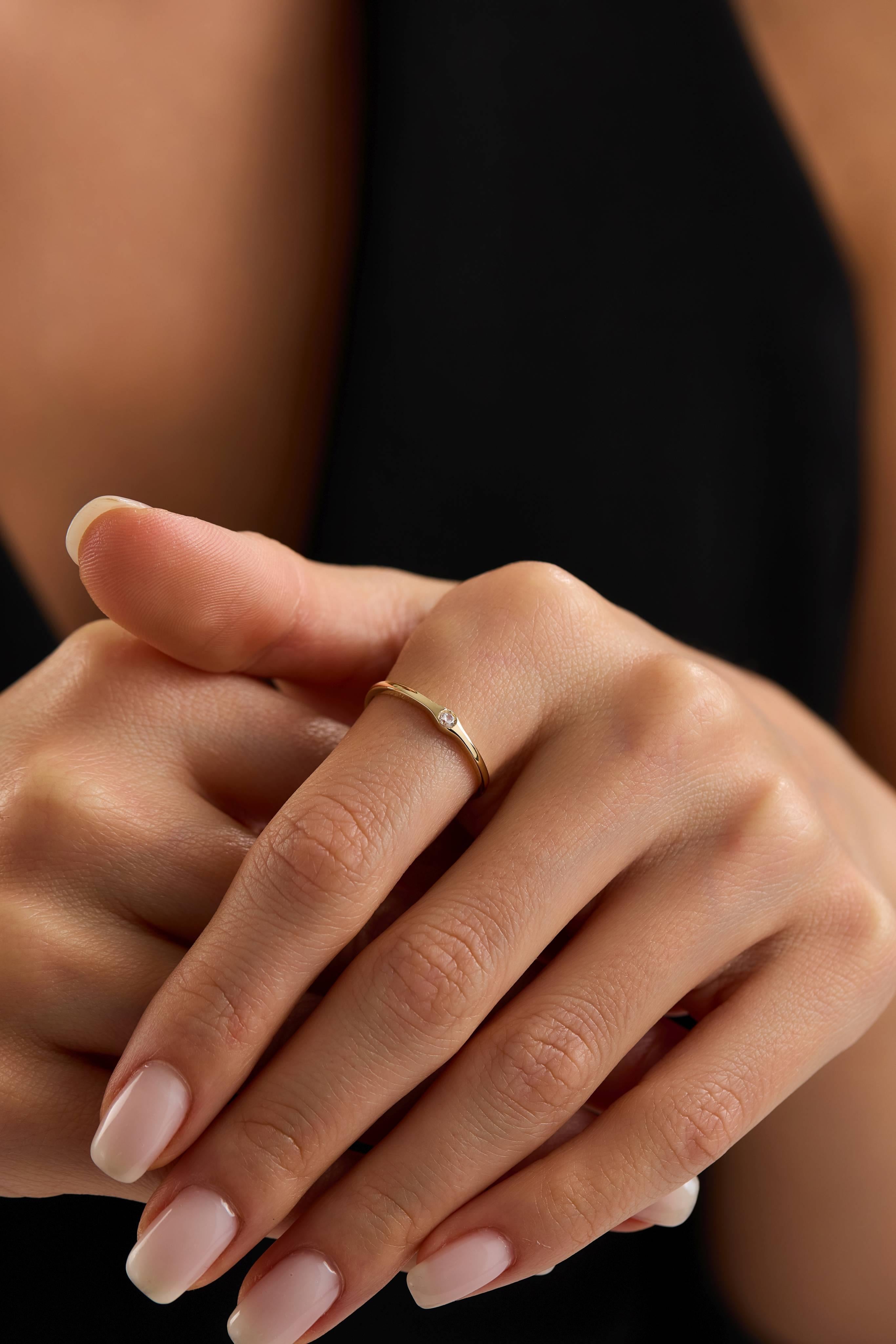 14 Ayar Minimal Tektaş Altın Yüzük