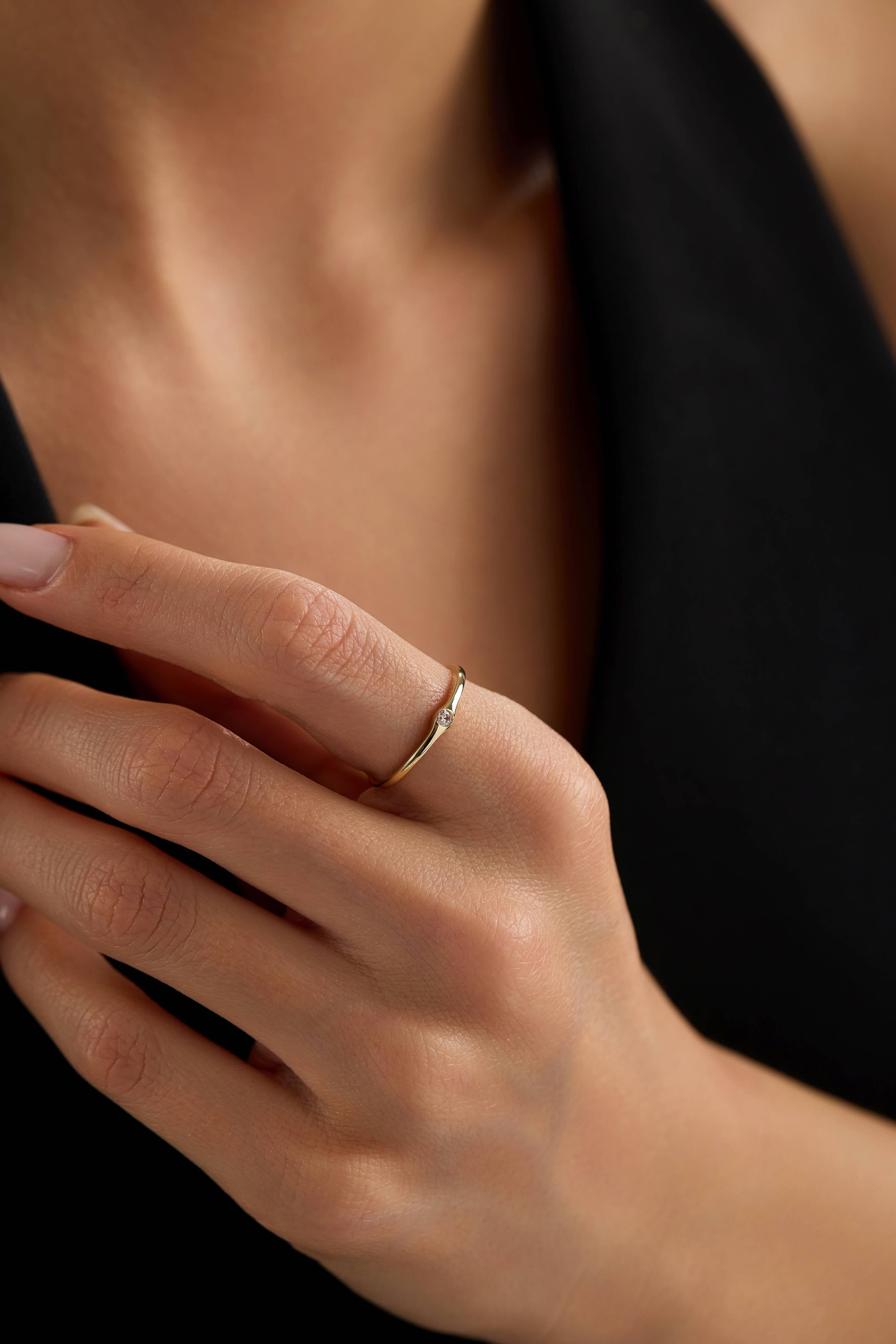 14 Ayar Minimal Tektaş Altın Yüzük