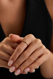 14 Ayar Minimal Tektaş Altın Yüzük