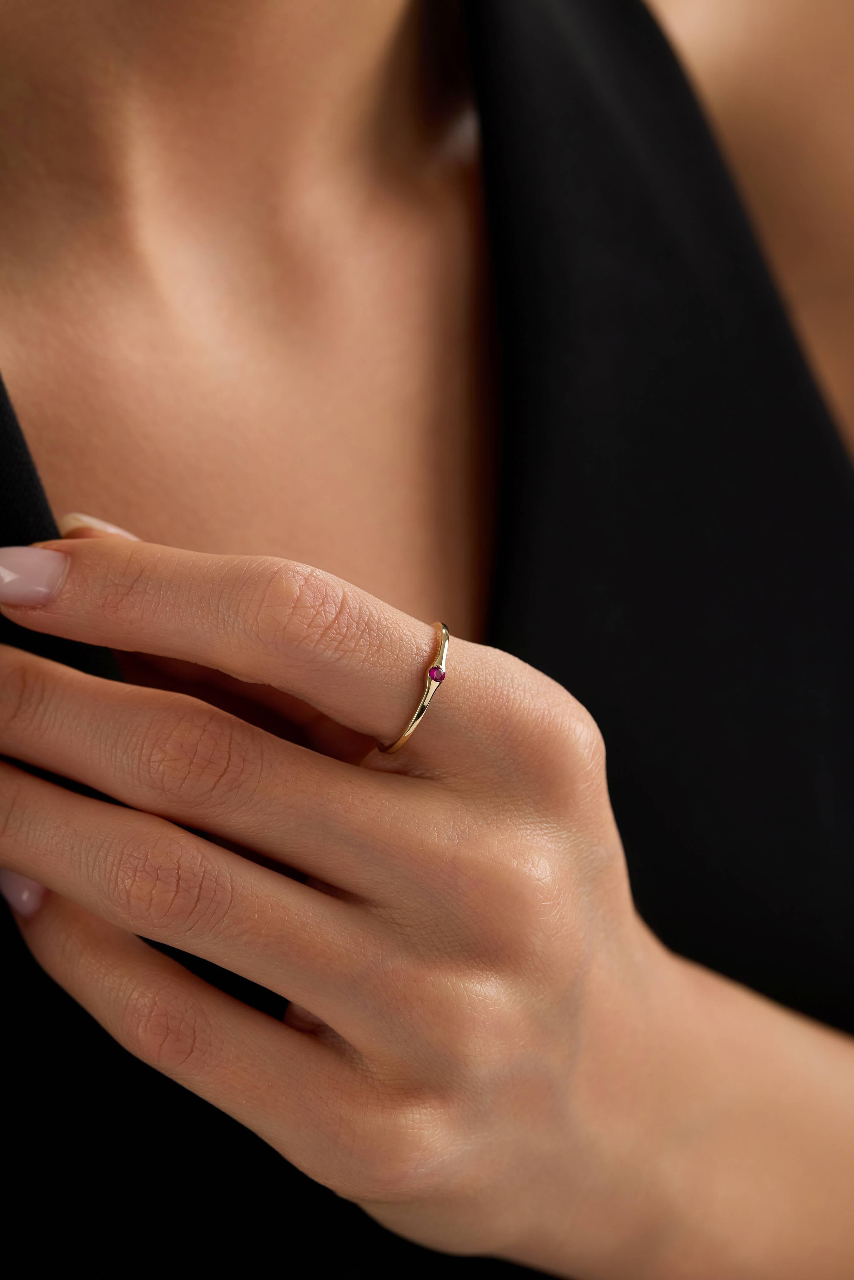 14 Ayar Minimal Tektaş Altın Yüzük