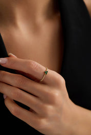 14 Ayar Minimal Üç Taş Altın Yüzük