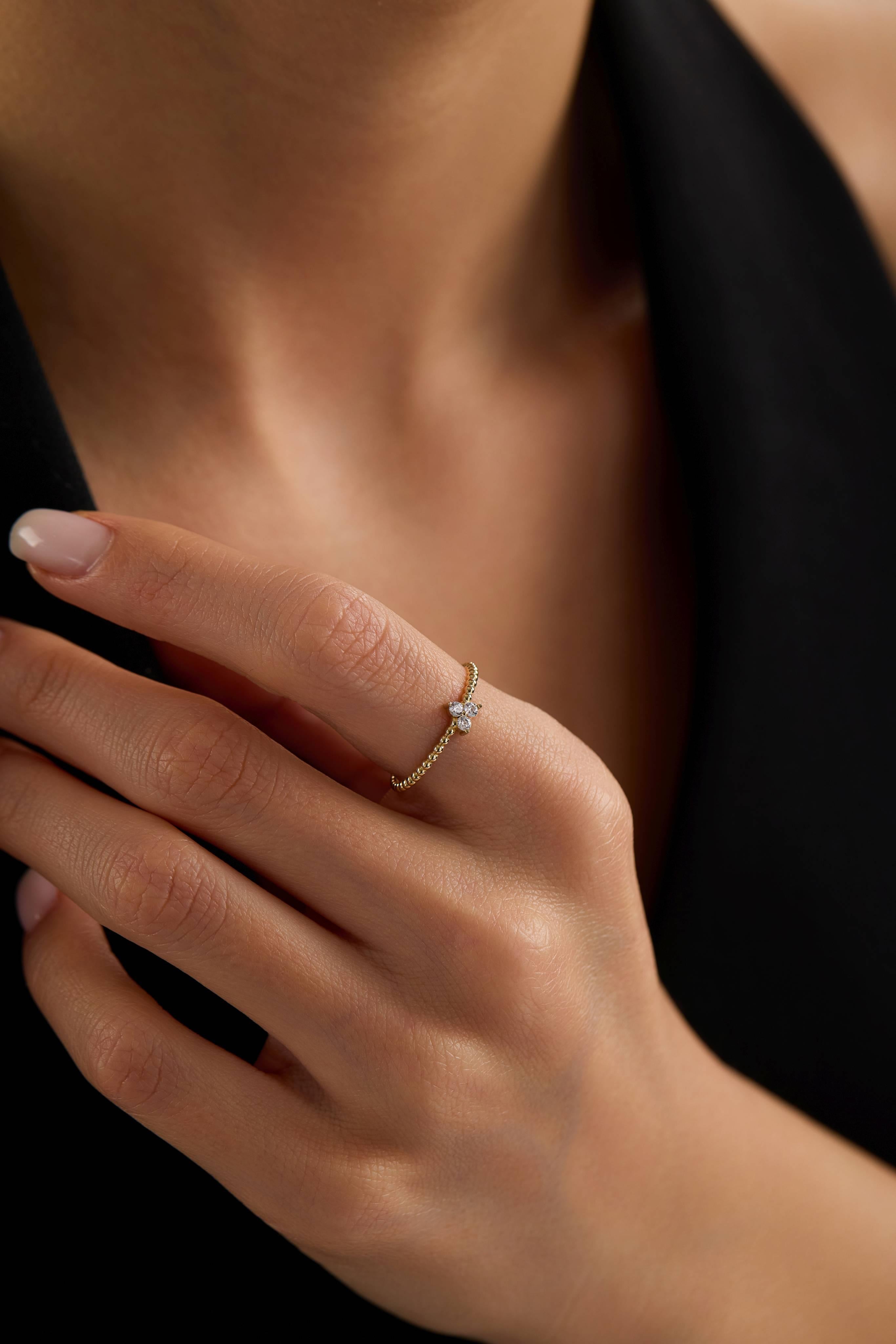 14 Ayar Minimal Üç Taş Altın Yüzük