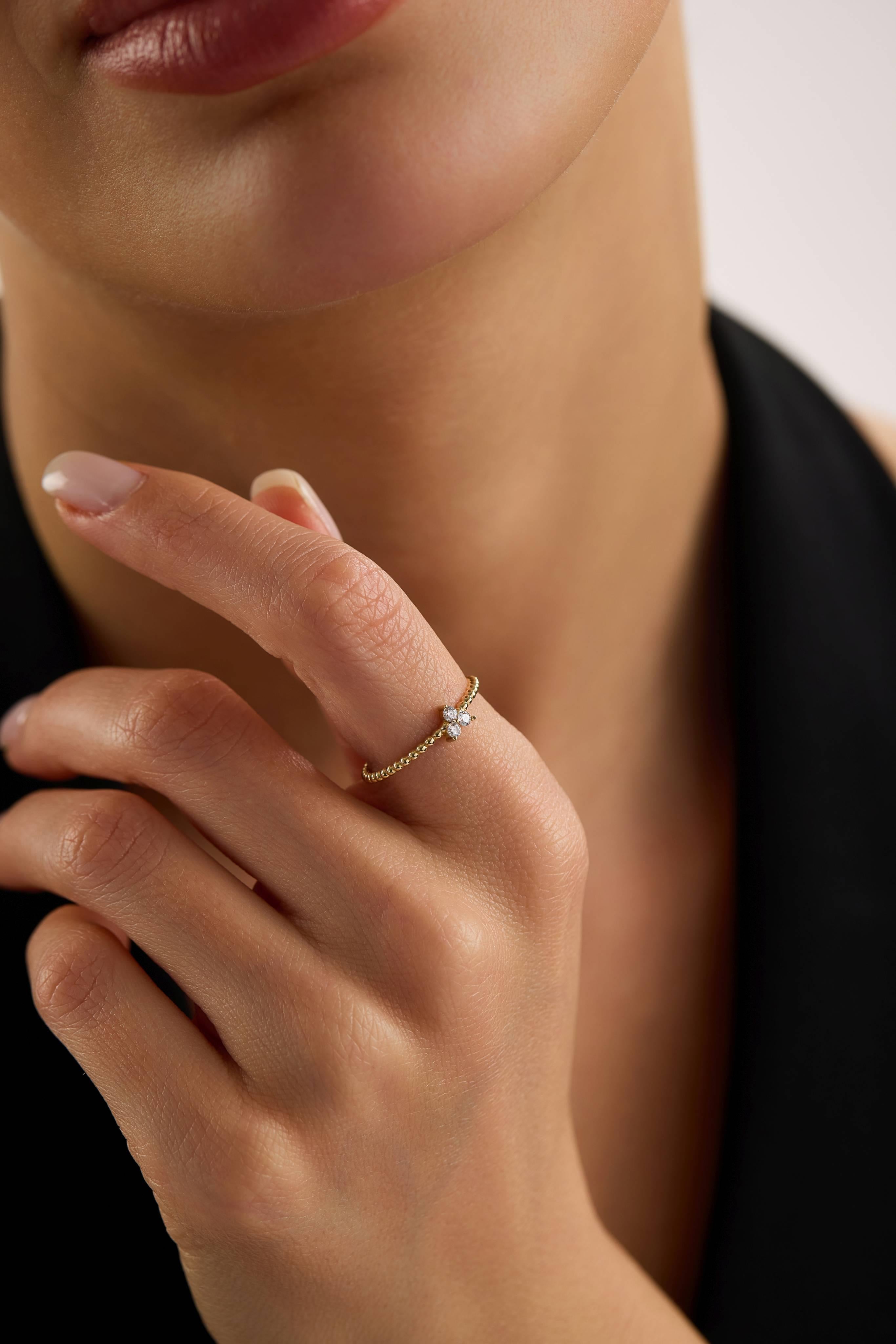 14 Ayar Minimal Üç Taş Altın Yüzük