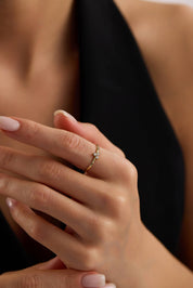 14 Ayar Minimal Üç Taş Altın Yüzük