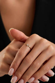 14 Ayar Minimal Üç Taş Altın Yüzük