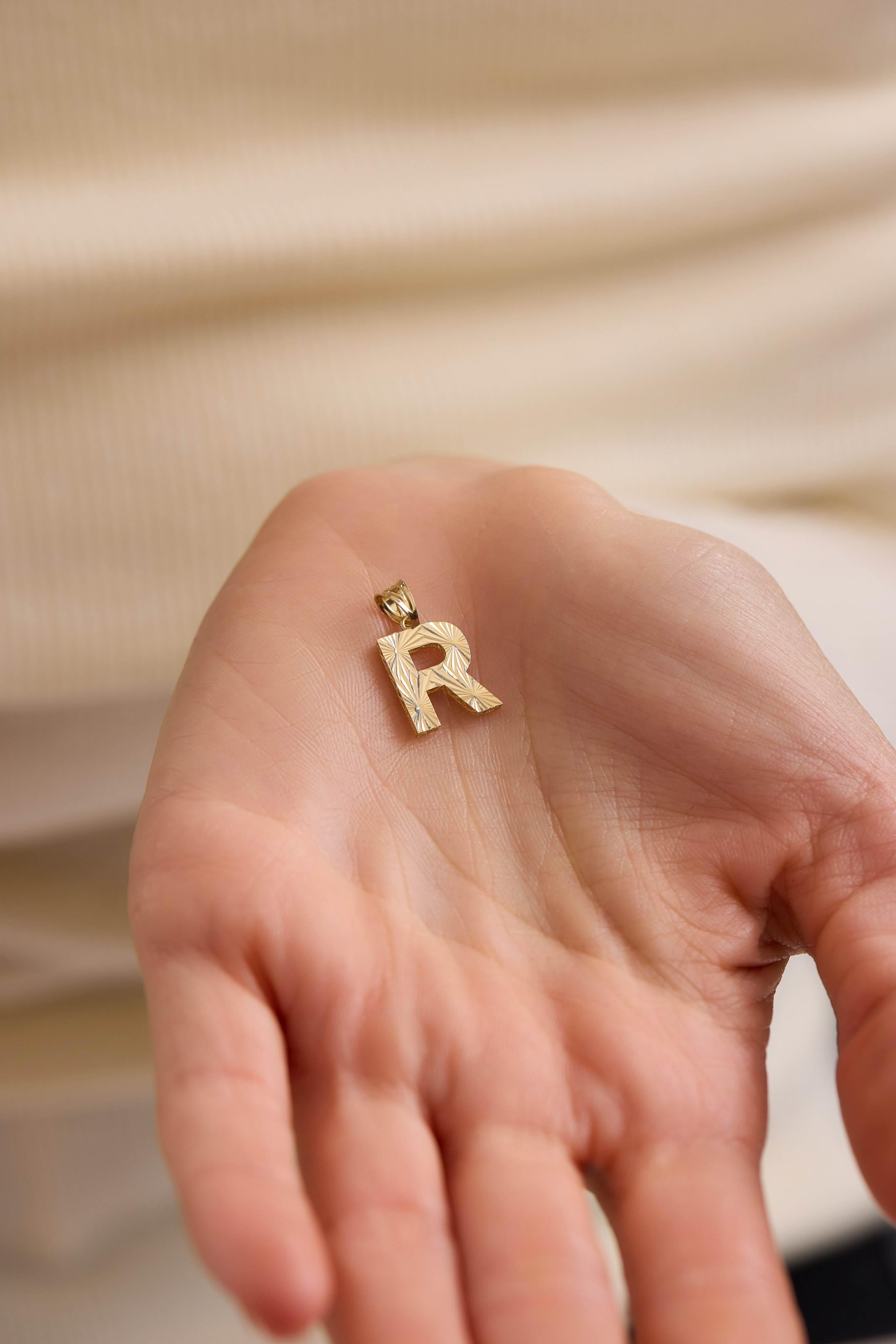 14 Ayar Orta Boy Kalemli Altın Kolye Ucu