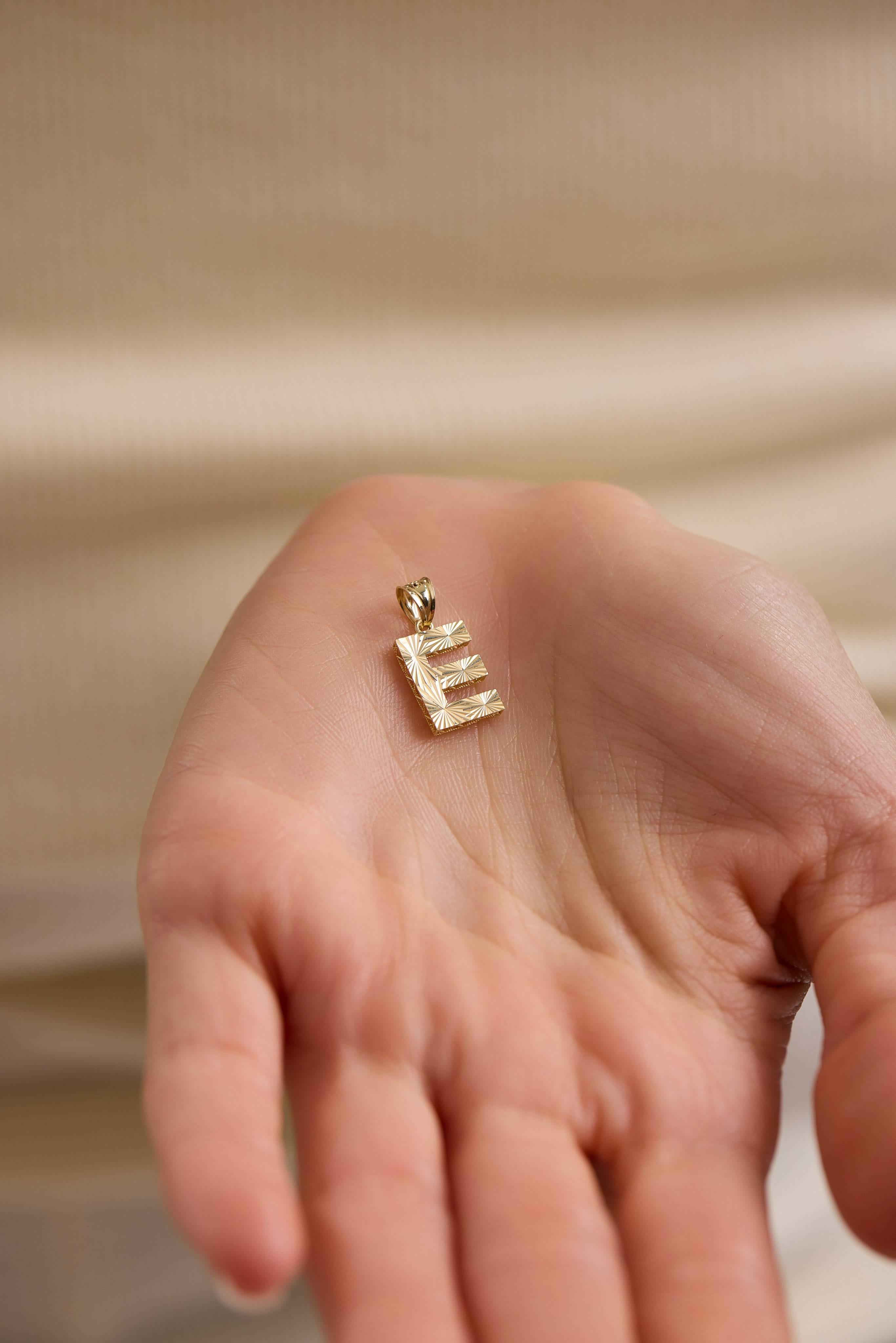 14 Ayar Orta Boy Kalemli Altın Kolye Ucu