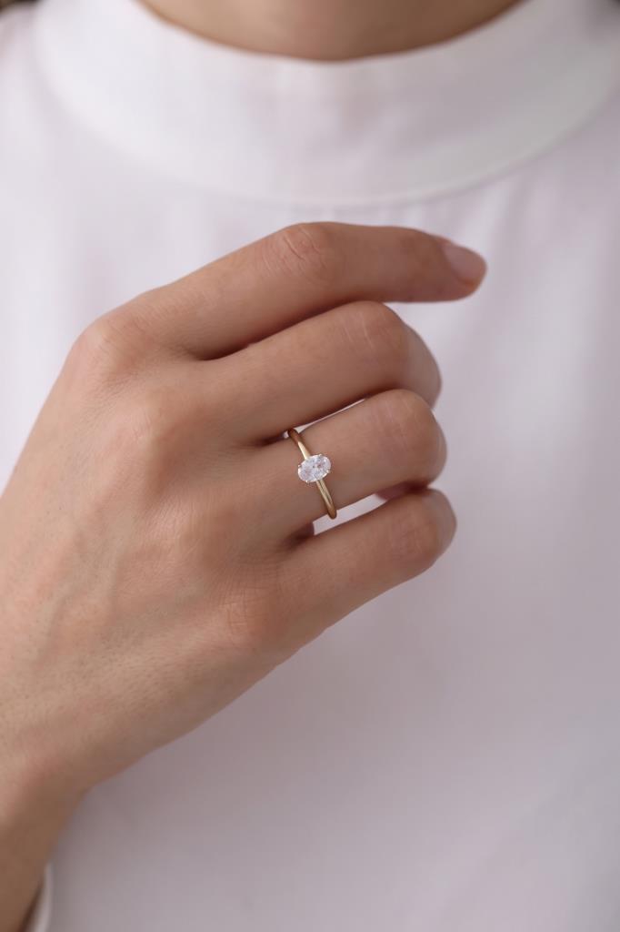 14 Ayar Oval Tektaş Altın Yüzük