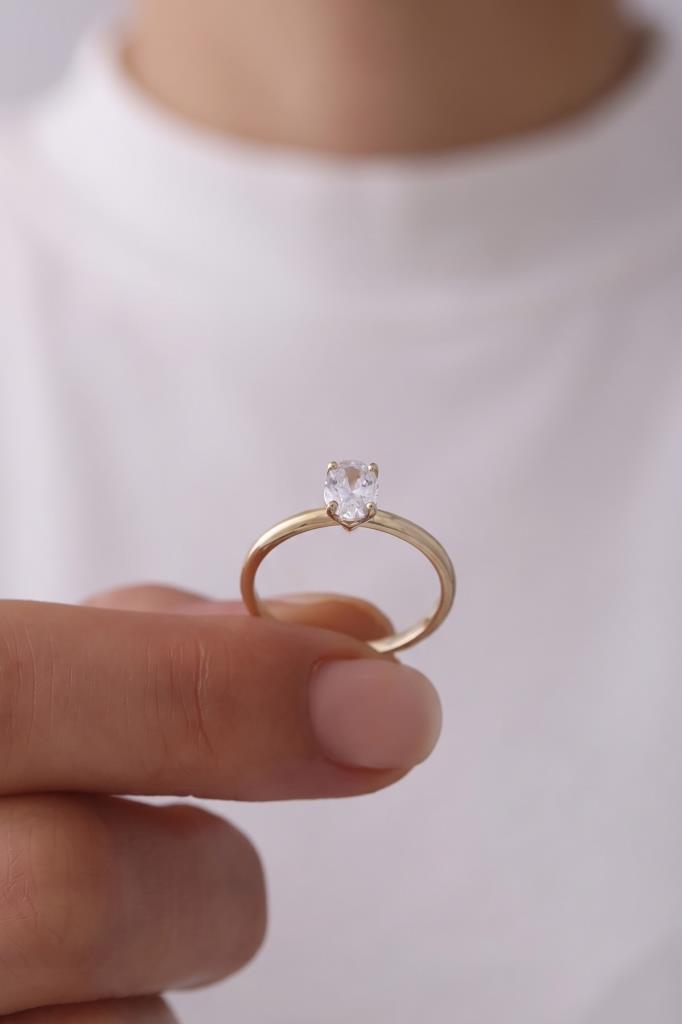 14 Ayar Oval Tektaş Altın Yüzük