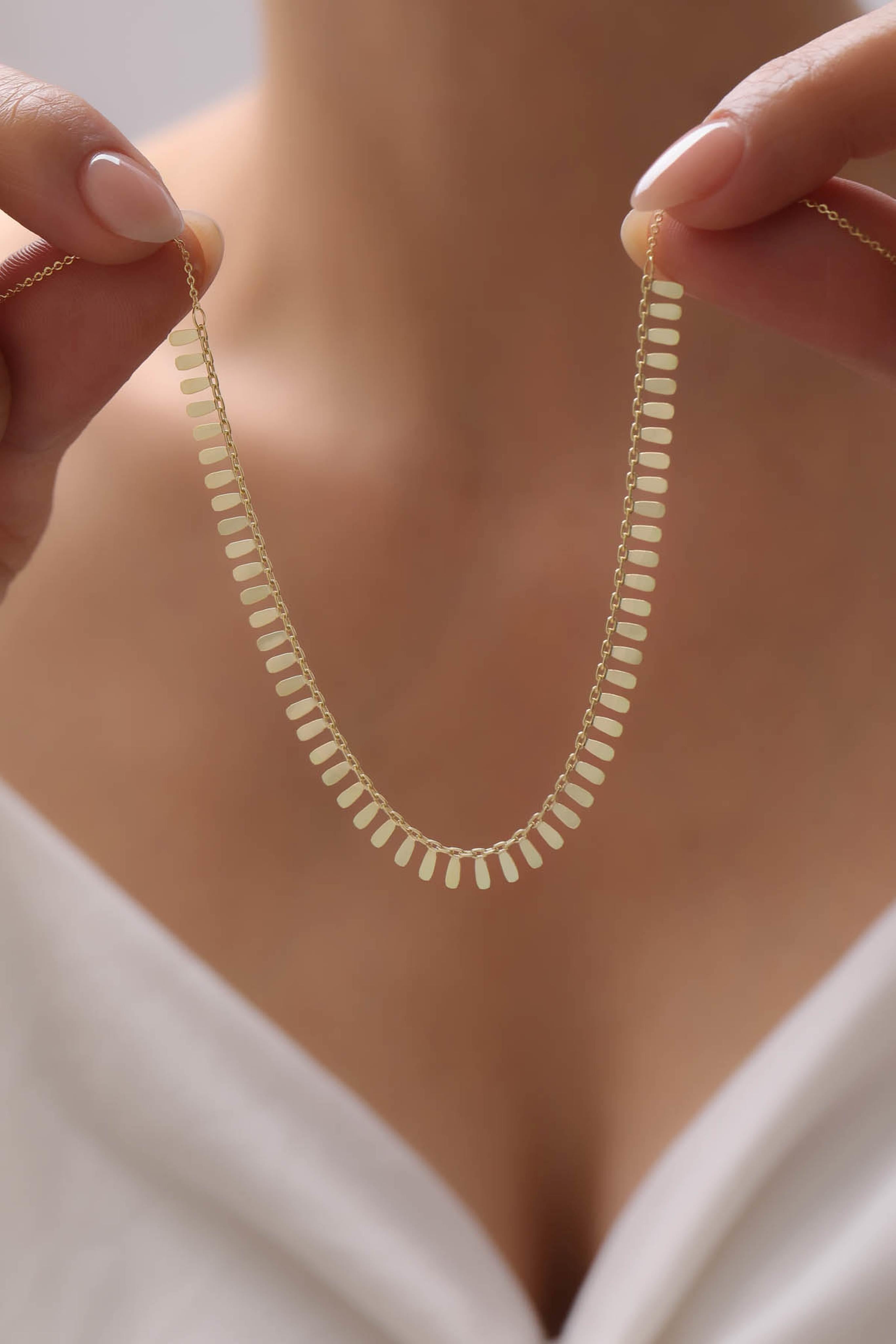 8 Ayar Pullu Sallantılı Altın Kolye