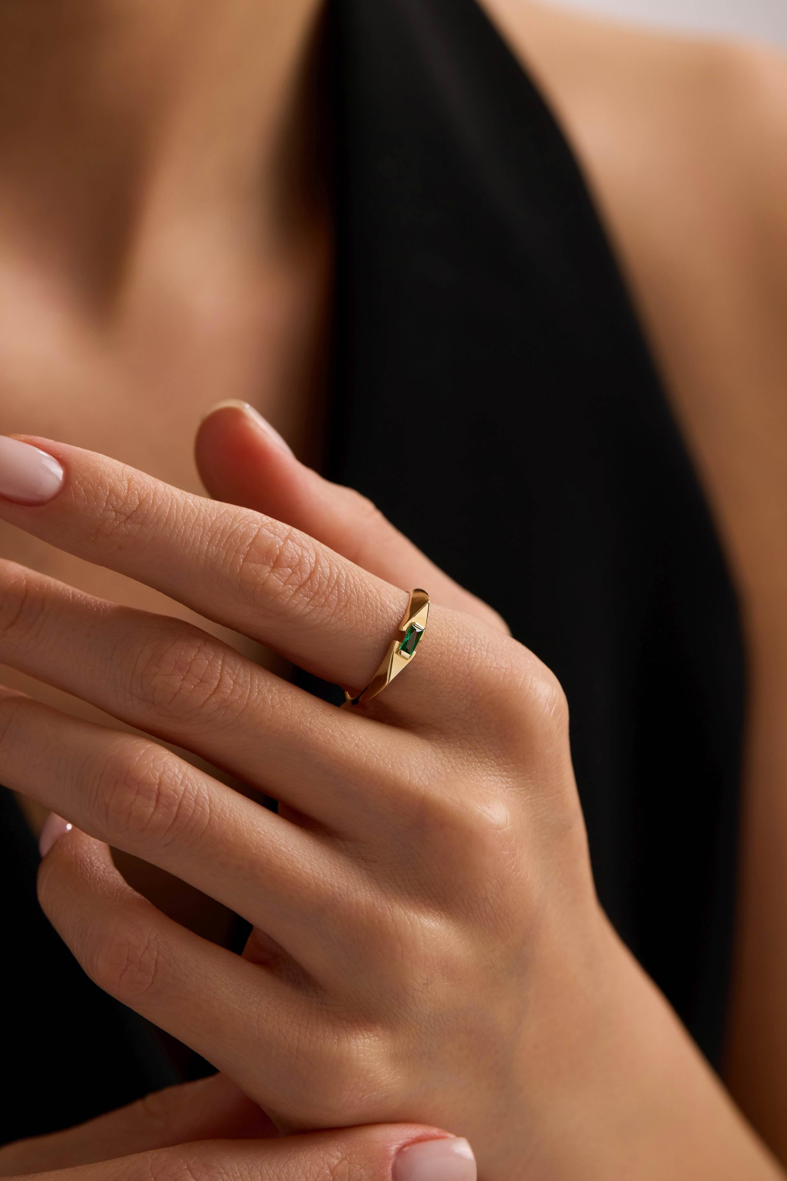 14 Ayar Renkli Taşlı Altın Yüzük