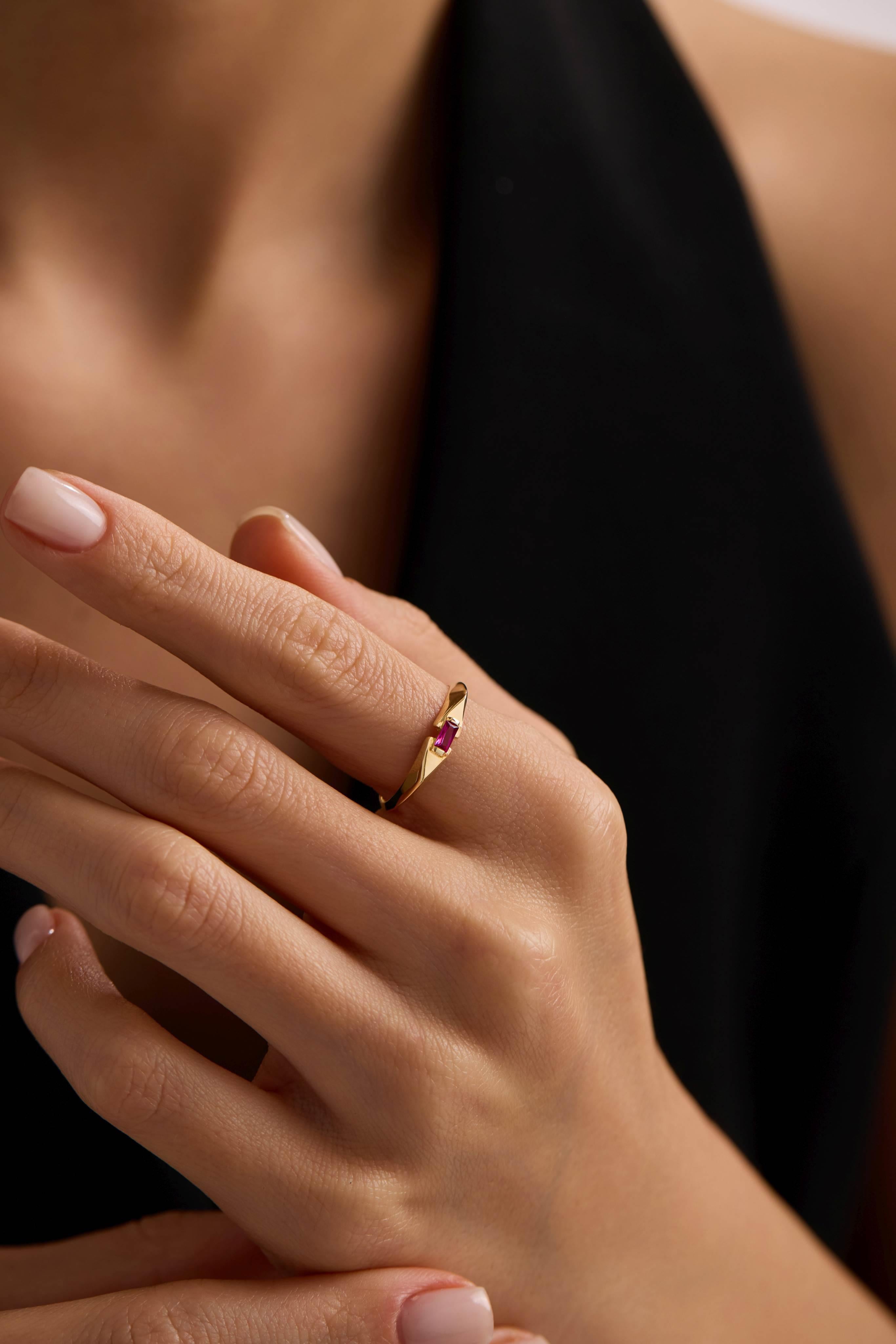 14 Ayar Renkli Taşlı Altın Yüzük