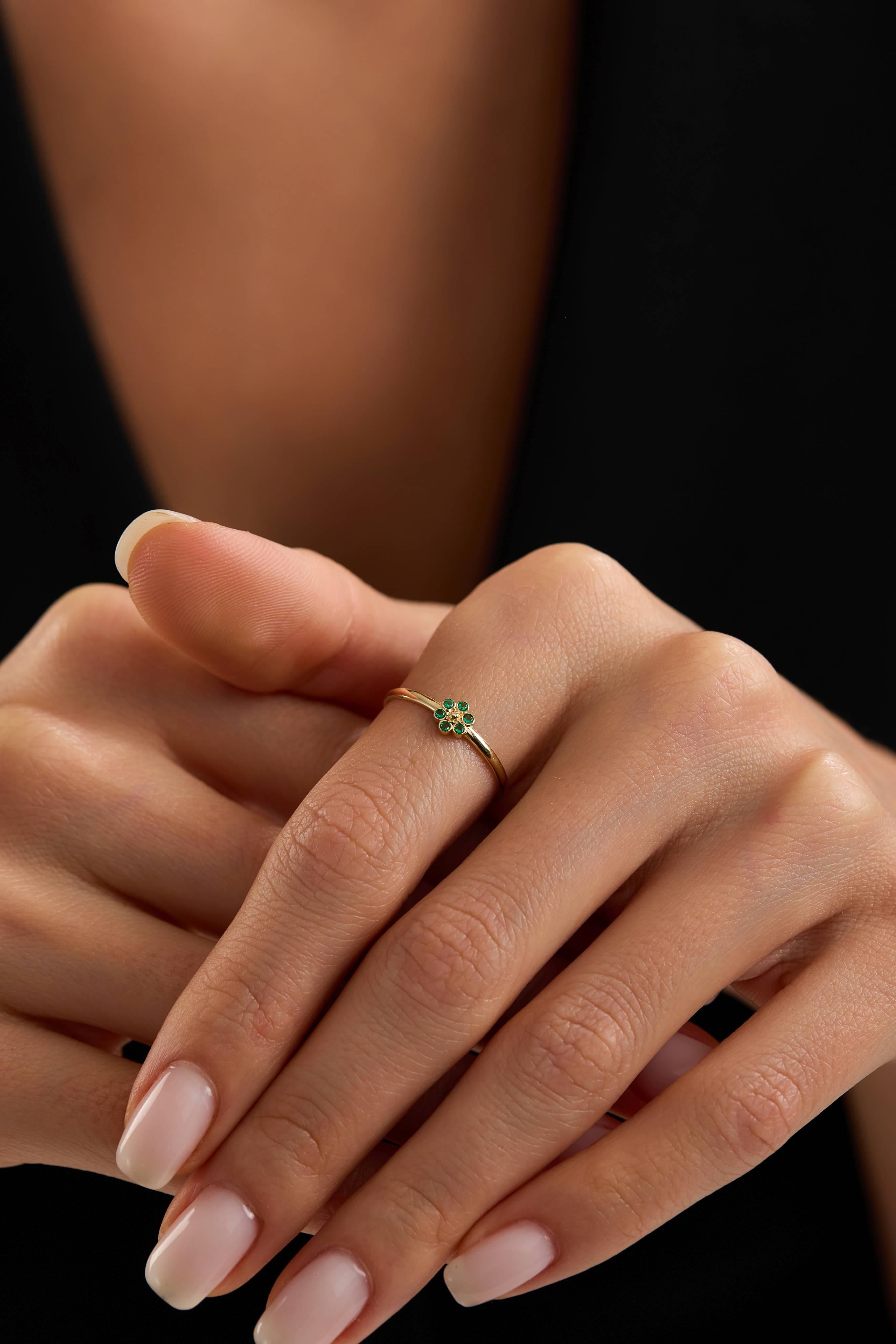 14 Ayar Renkli Taşlı Çiçek Altın Yüzük (Renk Seçenekleriyle)