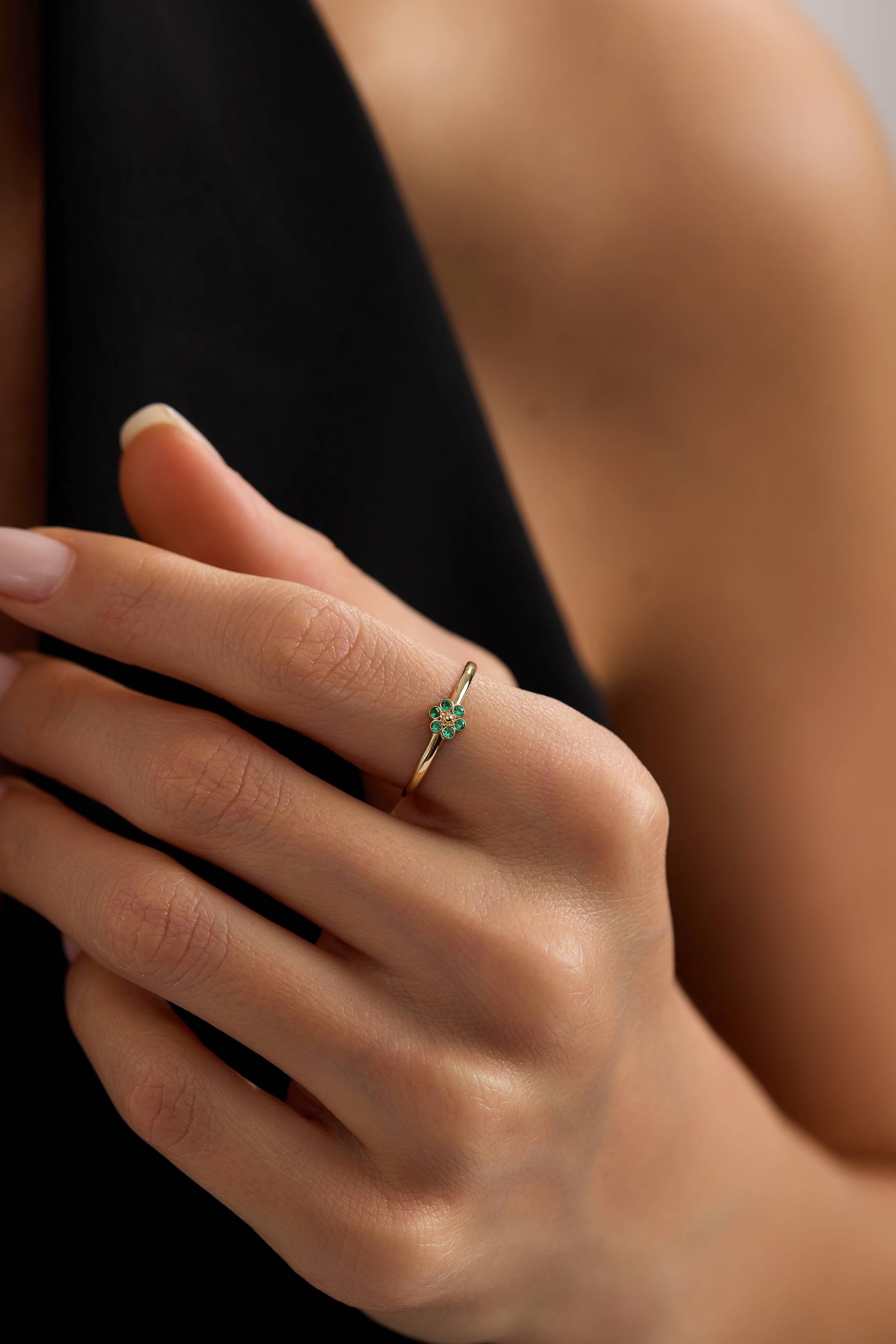 14 Ayar Renkli Taşlı Çiçek Altın Yüzük (Renk Seçenekleriyle)