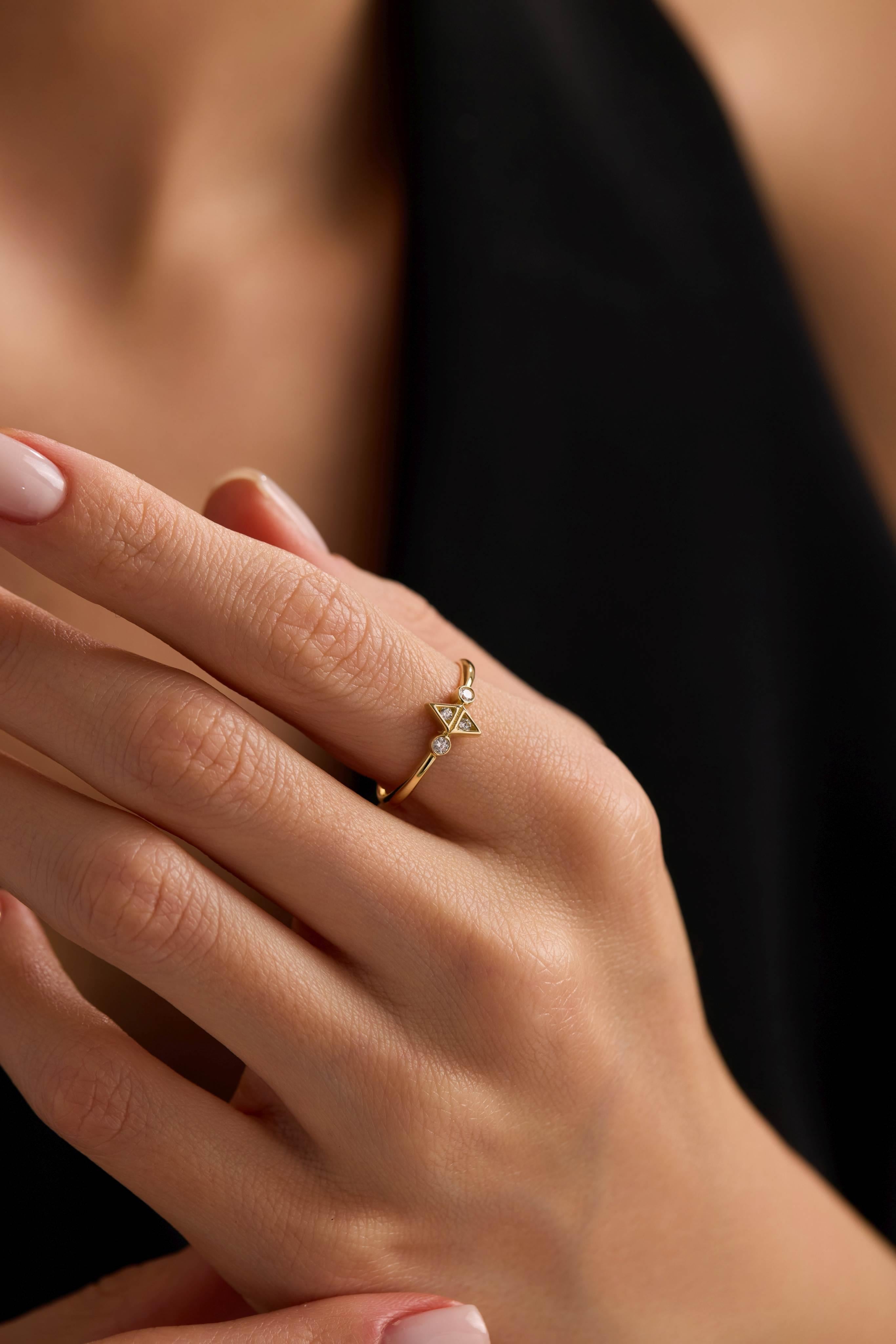 14 Ayar Taşlı Altın Yüzük