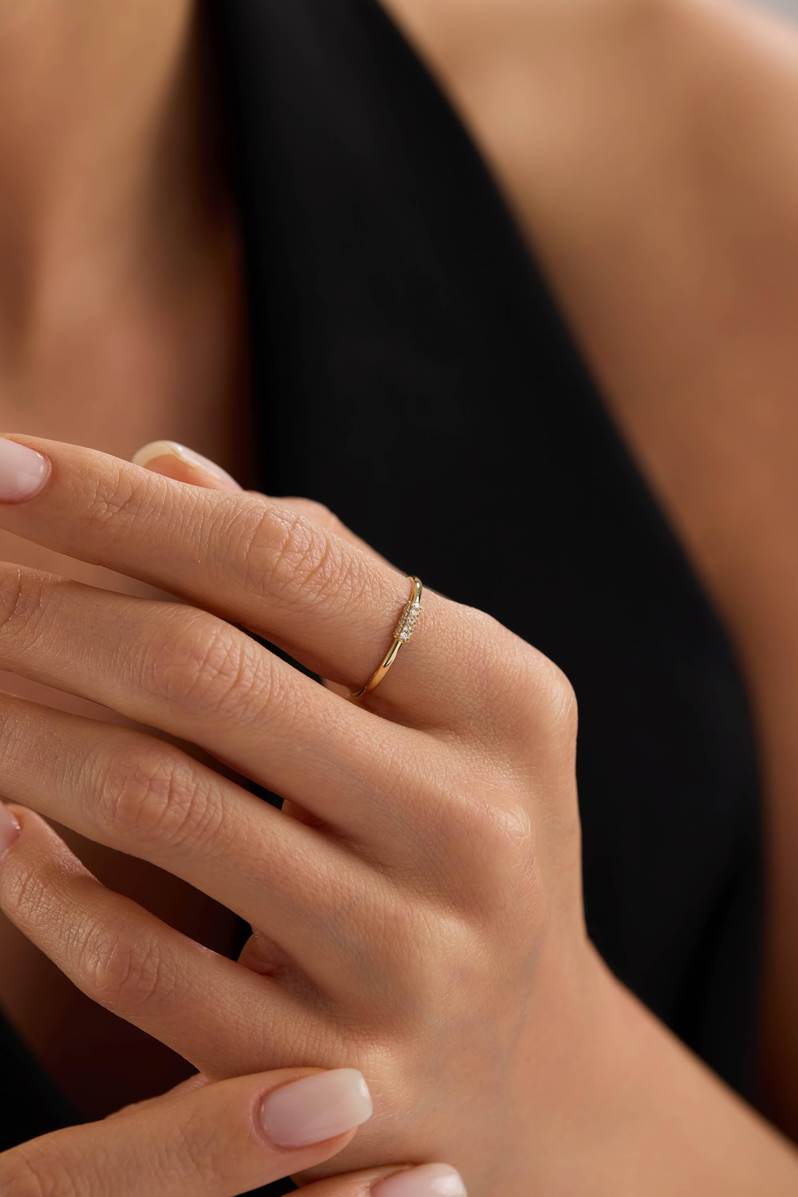 14 Ayar Taşlı Altın Yüzük (Renk Seçenekleriyle)