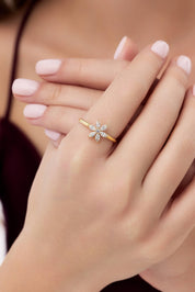 14 Ayar Taşlı Çiçek Altın Yüzük (Renk Seçenekleriyle)