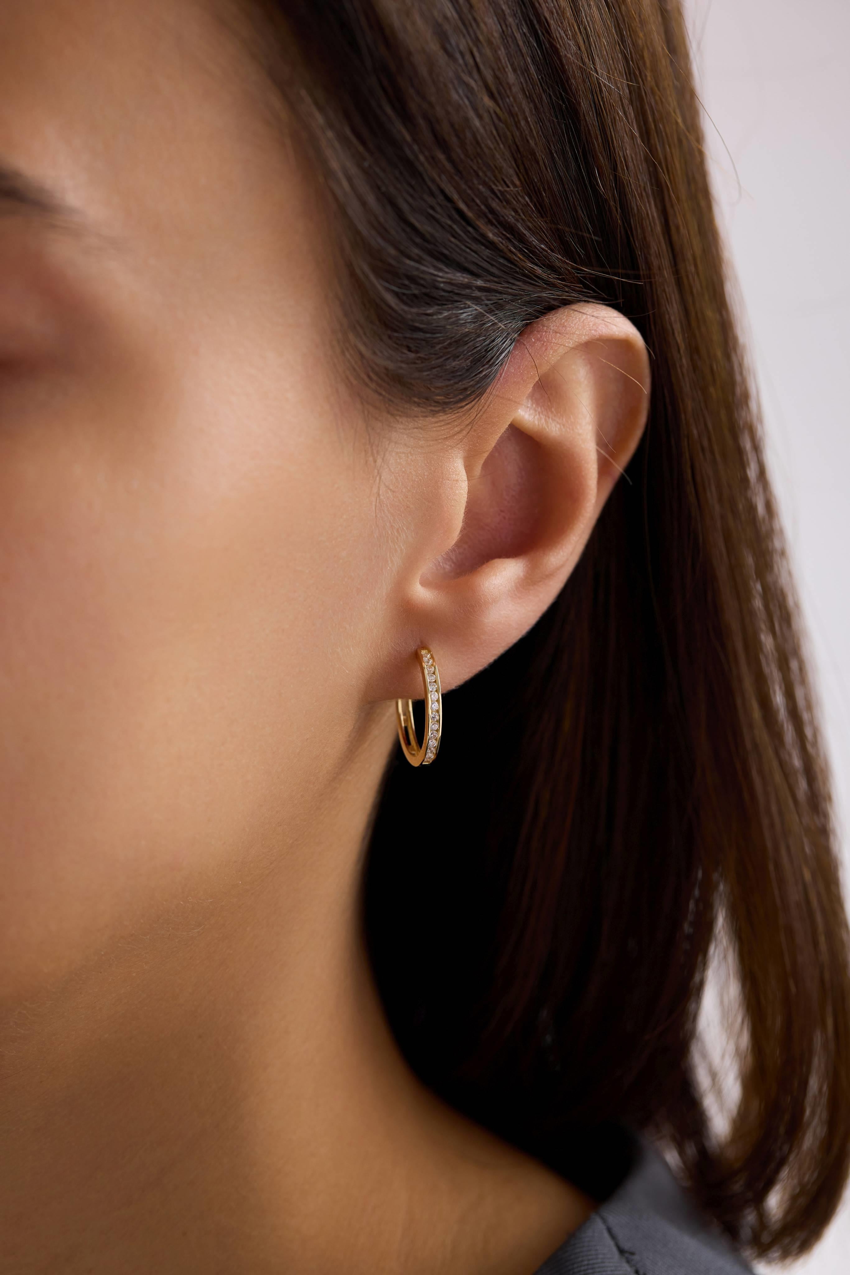 14 Ayar Taşlı Halka Altın Küpe