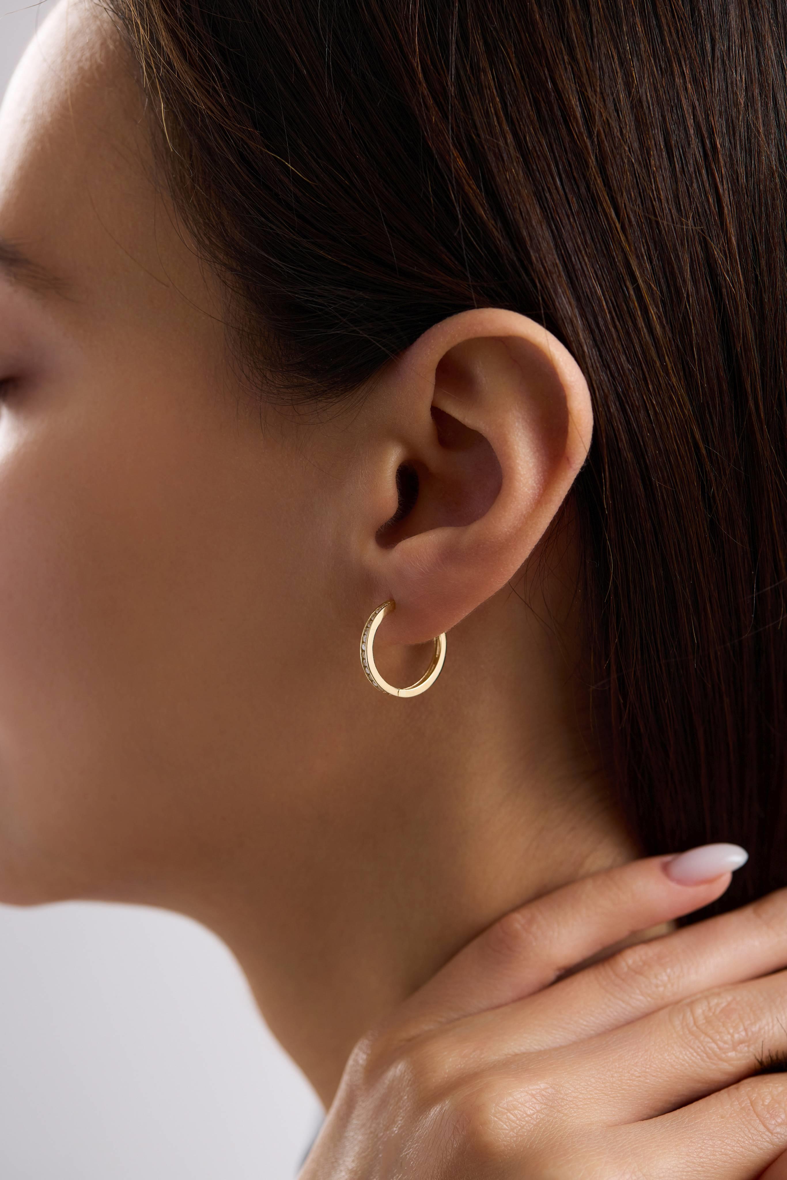 14 Ayar Taşlı Halka Altın Küpe