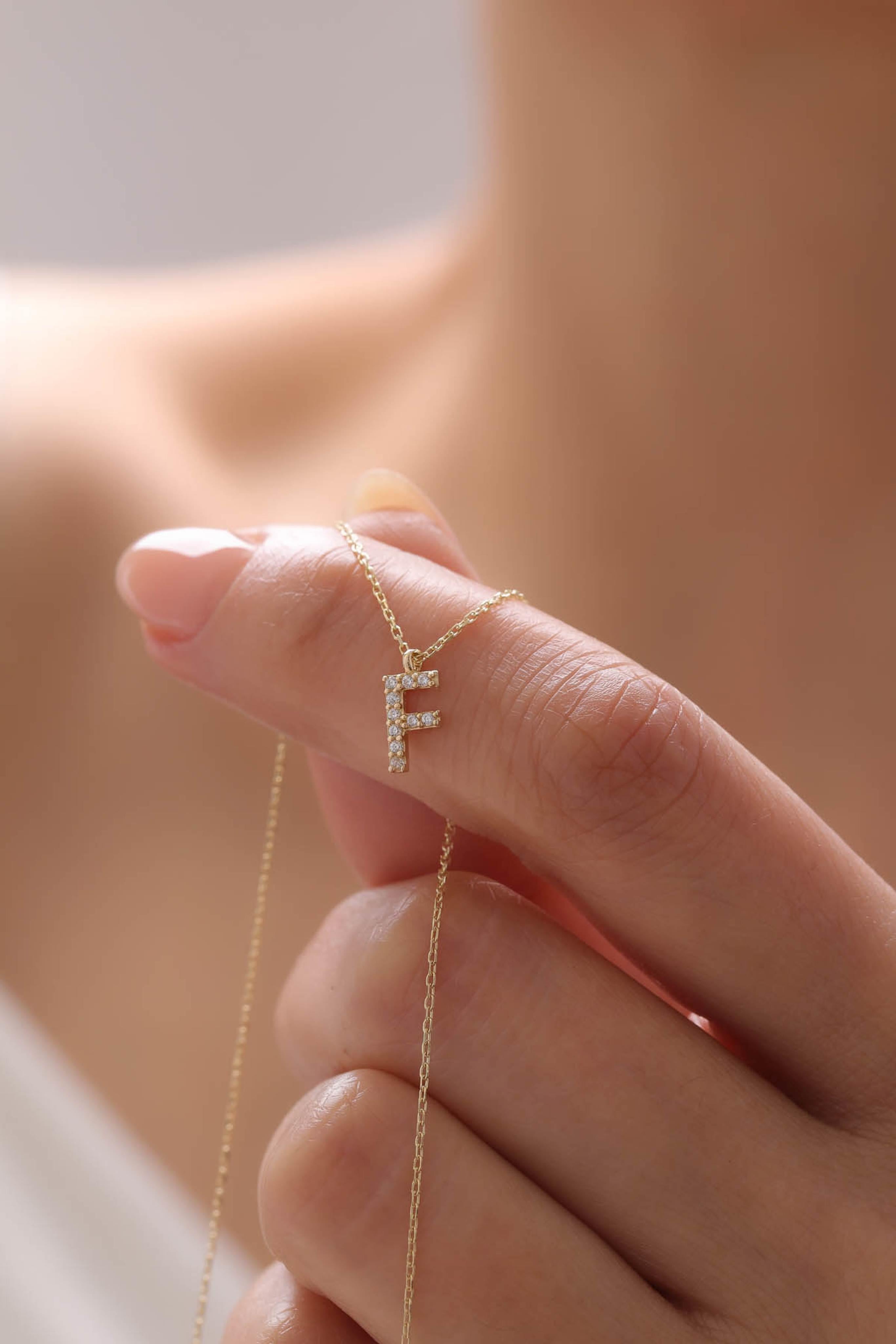 14 Ayar Taşlı Harf Altın Kolye