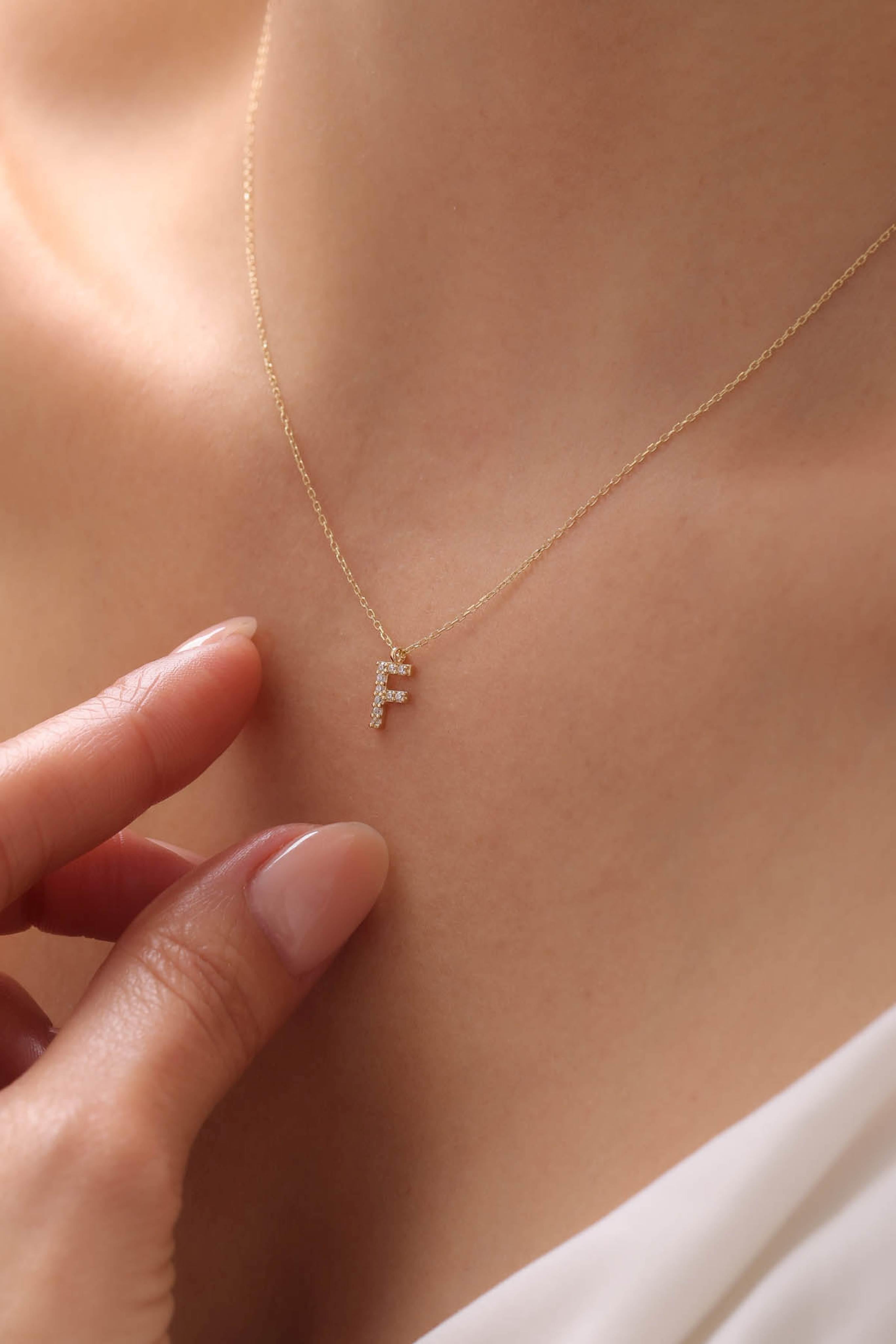 14 Ayar Taşlı Harf Altın Kolye