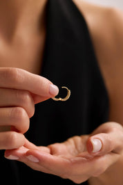 14 Ayar Taşlı Minimal Altın Küpe