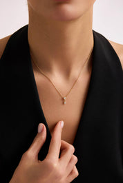 14 Ayar Taşlı Sallantılı Tasarım Altın Kolye