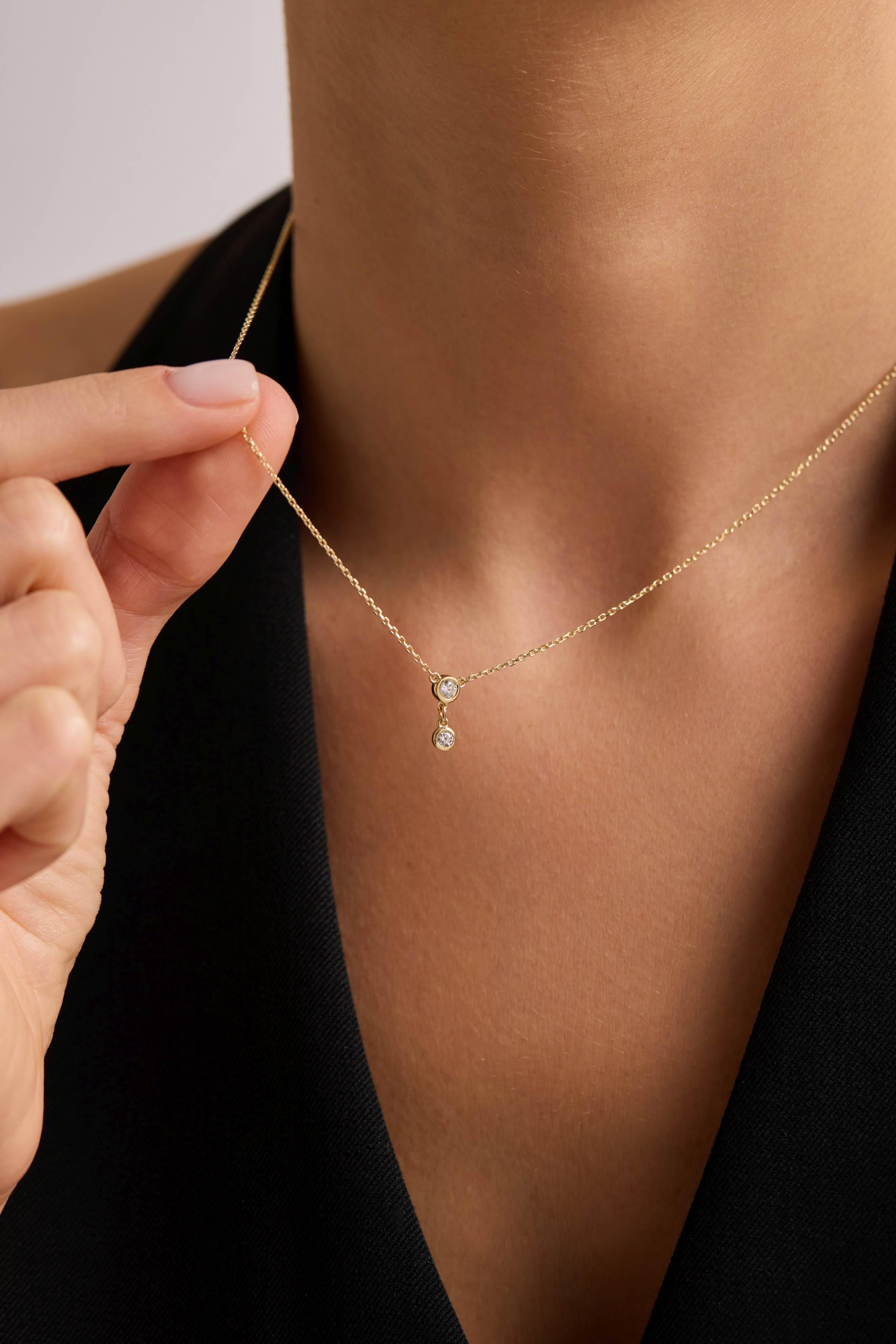 14 Ayar Taşlı Sallantılı Tasarım Altın Kolye