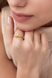 14 Ayar Taşlı Yaprak Taşlı Altın Yüzük (Renk Seçenekleriyle)