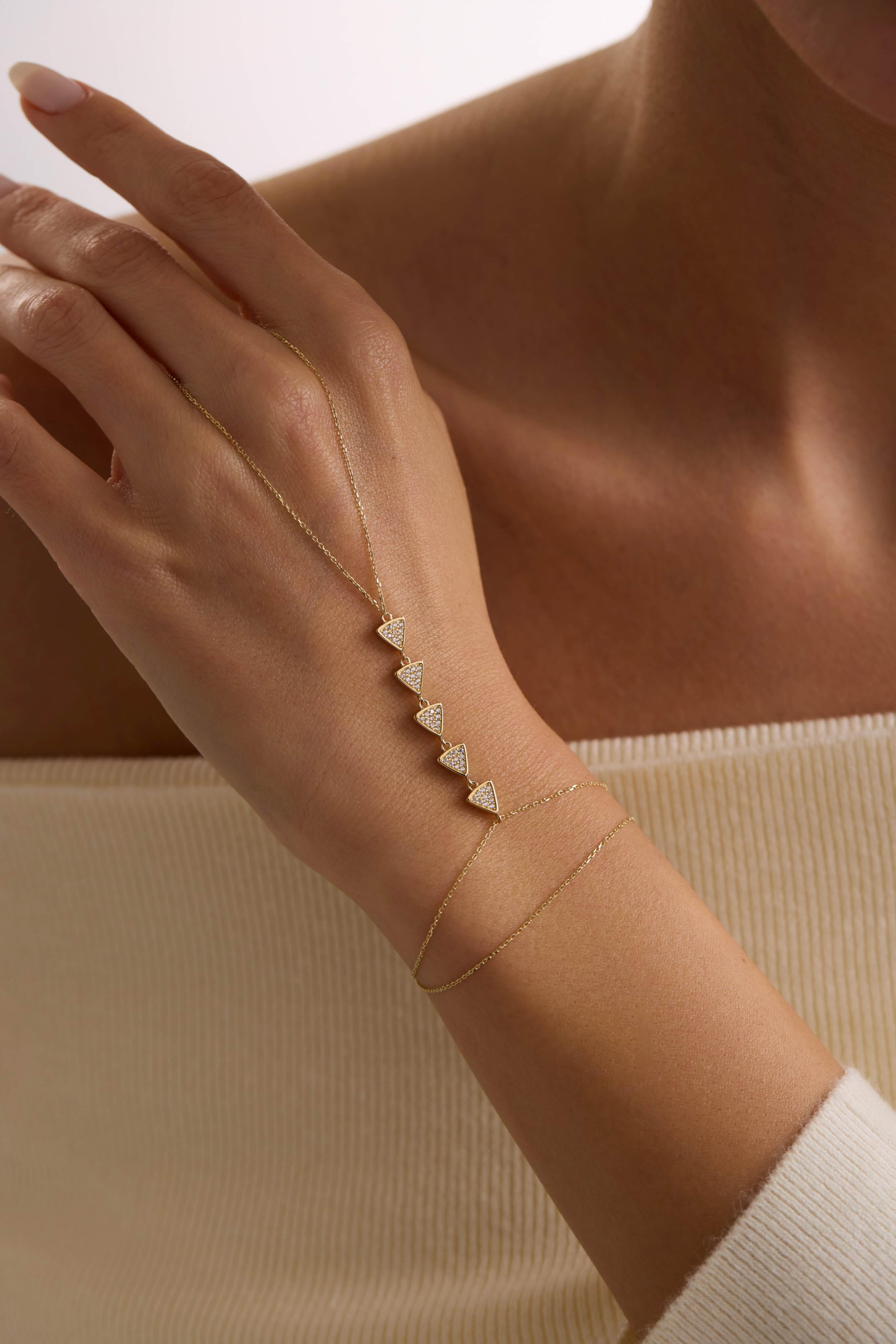 14 Ayar Üçgen Taşlı Altın Şahmeran