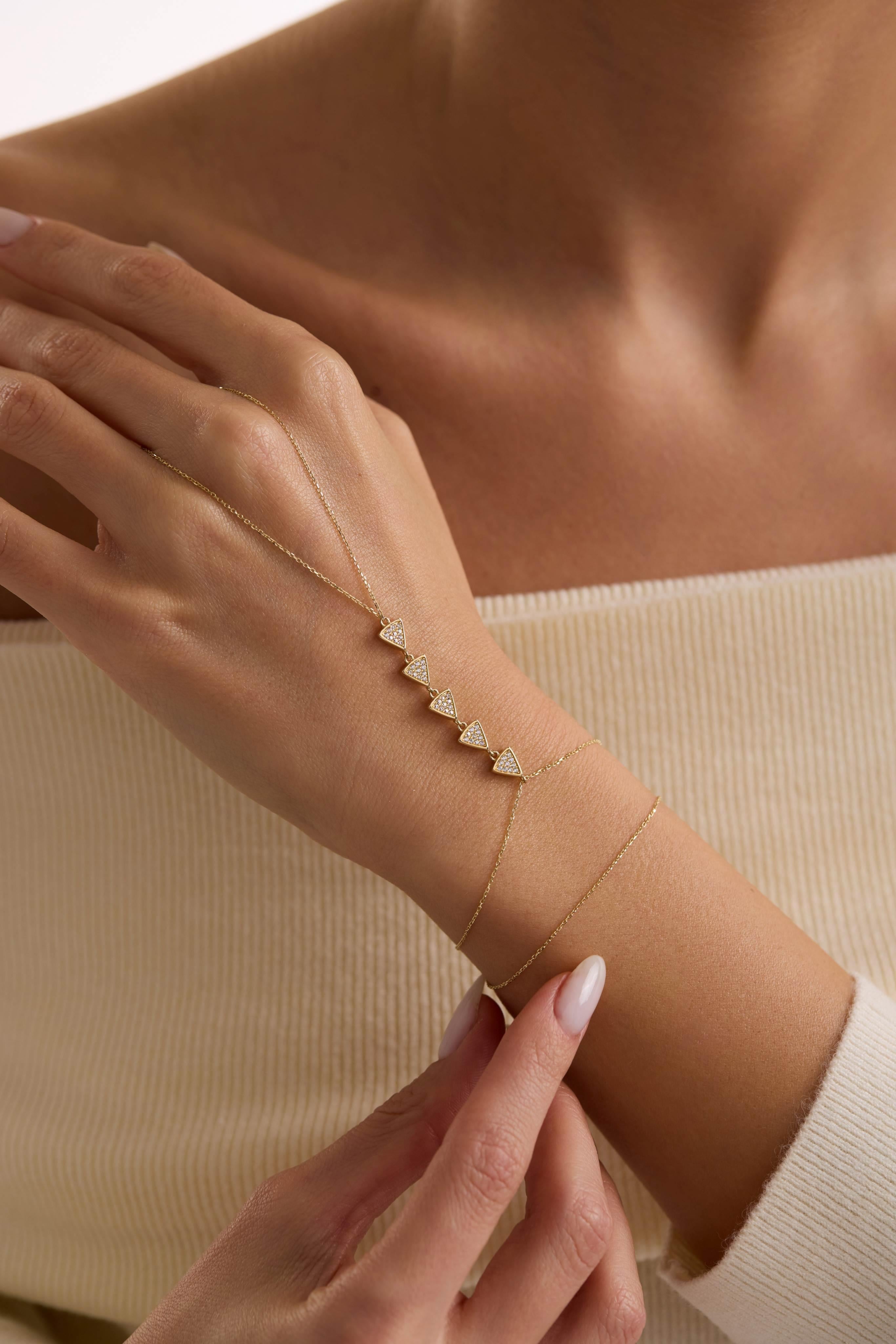 14 Ayar Üçgen Taşlı Altın Şahmeran