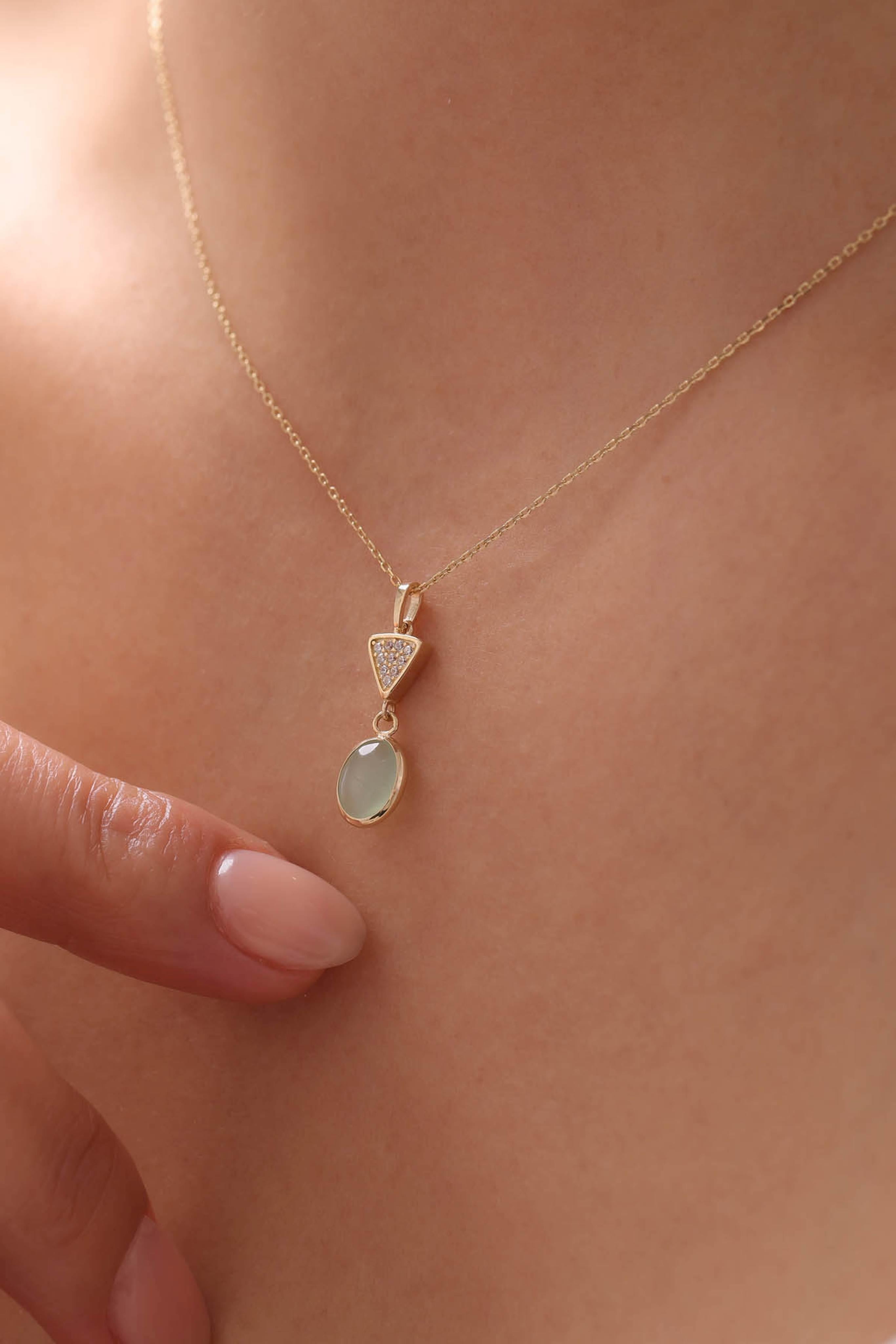 14 Ayar Yeşil Taşlı Altın Kolye