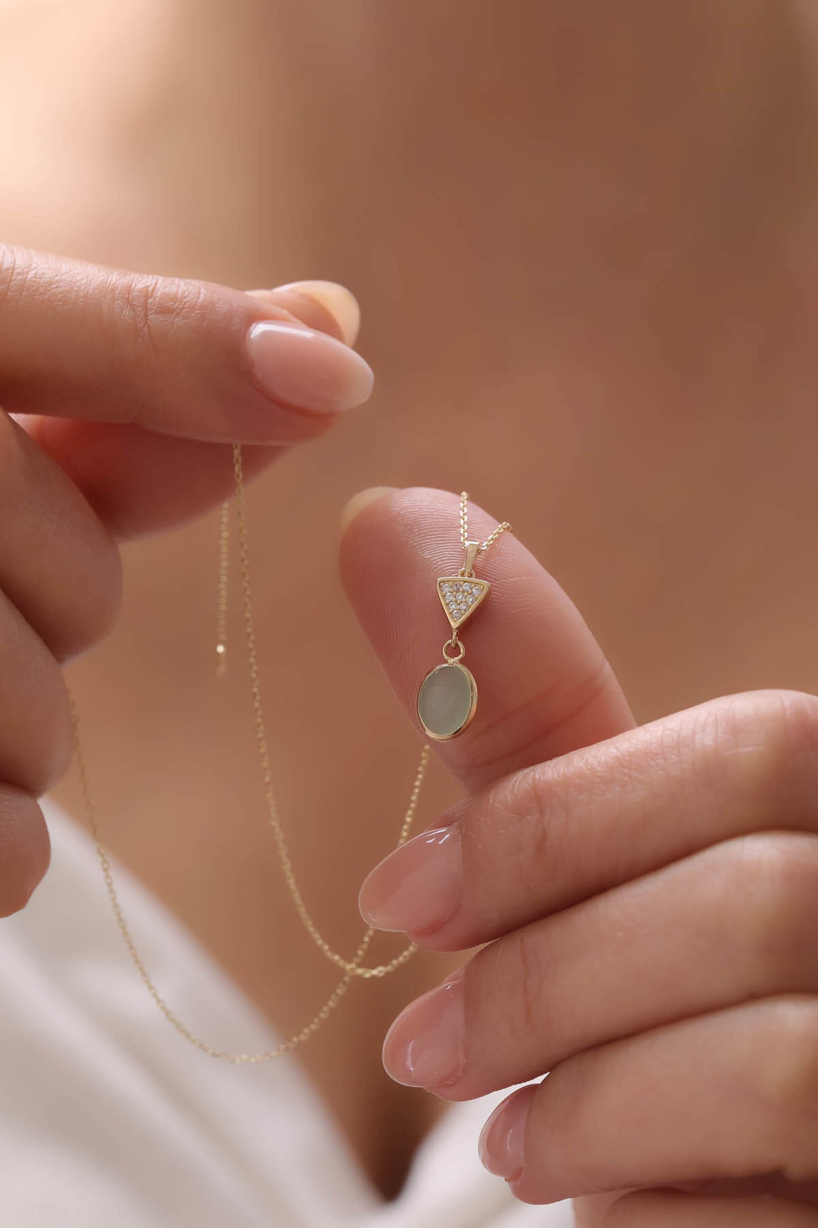 14 Ayar Yeşil Taşlı Altın Kolye