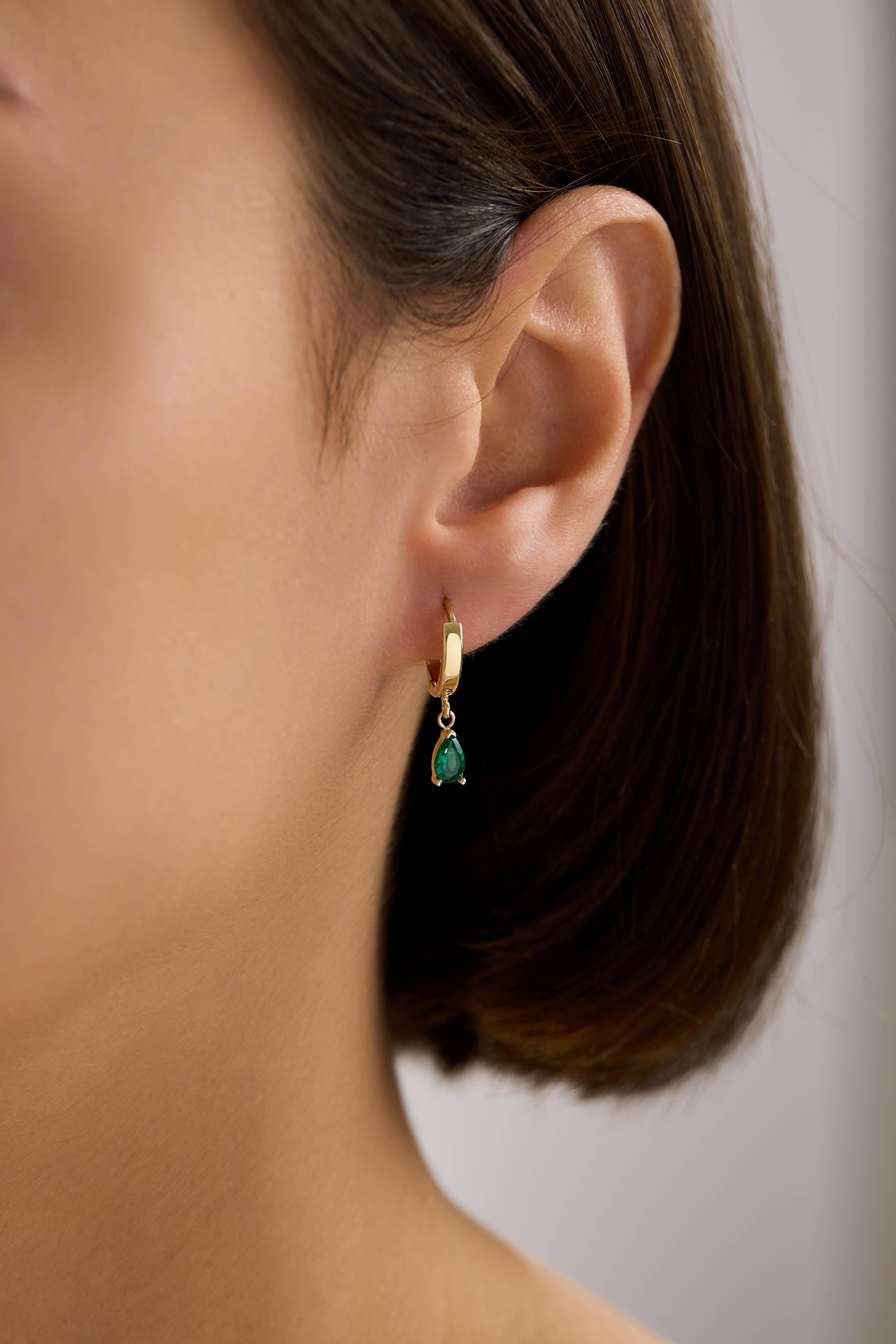 14 Ayar Yeşil Taşlı Altın Küpe