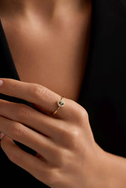 14 Ayar Yeşil Taşlı Altın Yüzük